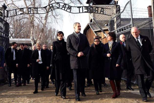 Felip VI i Letícia surten dels camps d'Auschwitz