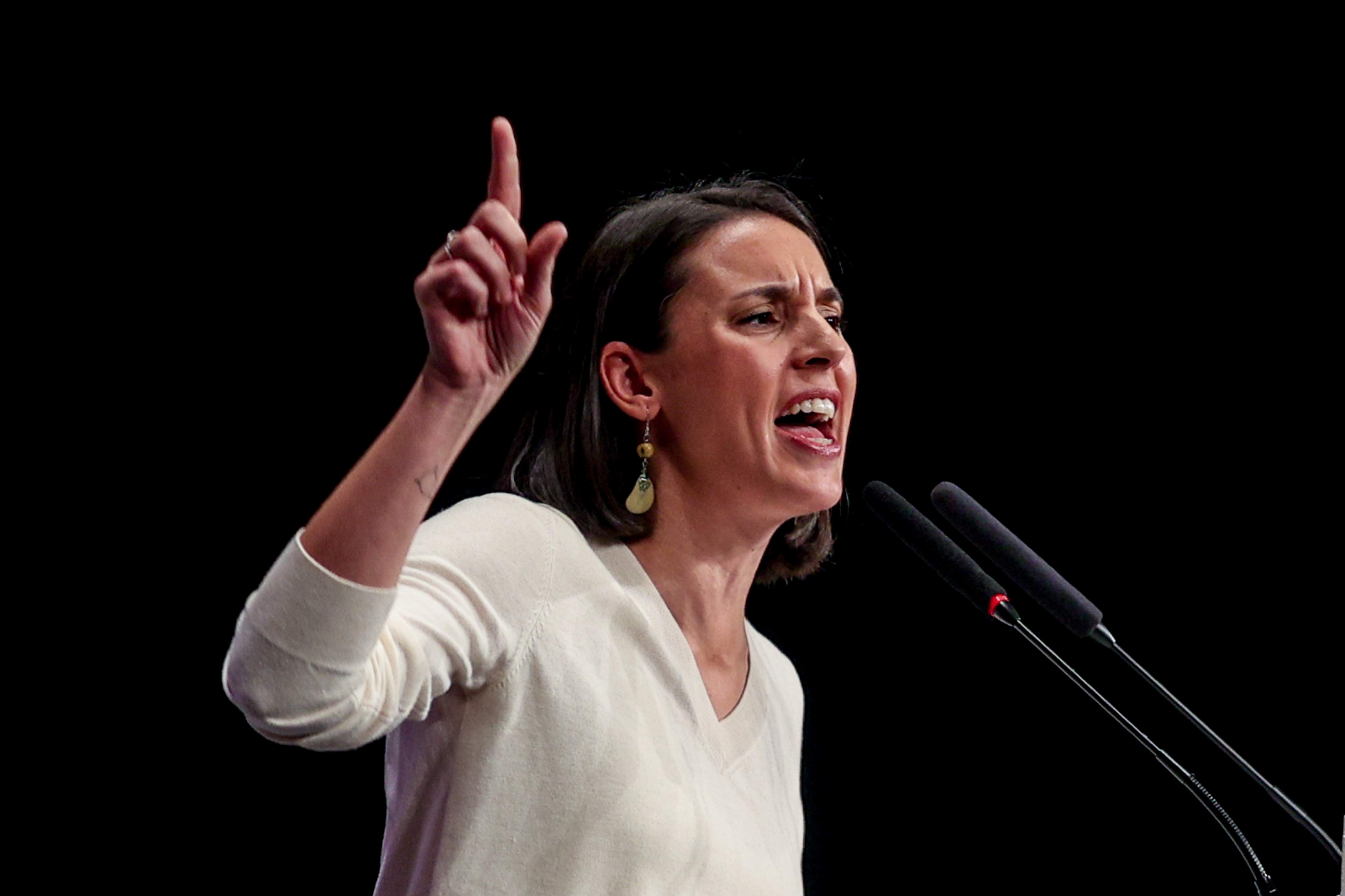 Irene Montero titlla Felip VI d'"antipatriota" per anar a l'acte d'Auschwitz i "no dir res" de Franco