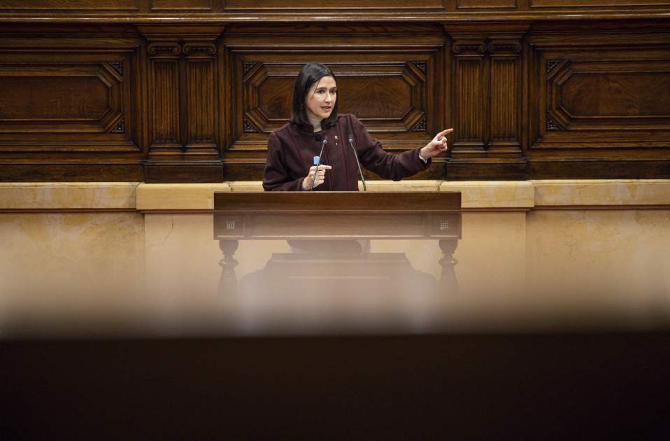 Sessió emergencies, ple parlament parlón faristol consellera interior / Foto: Carlos Baglietto