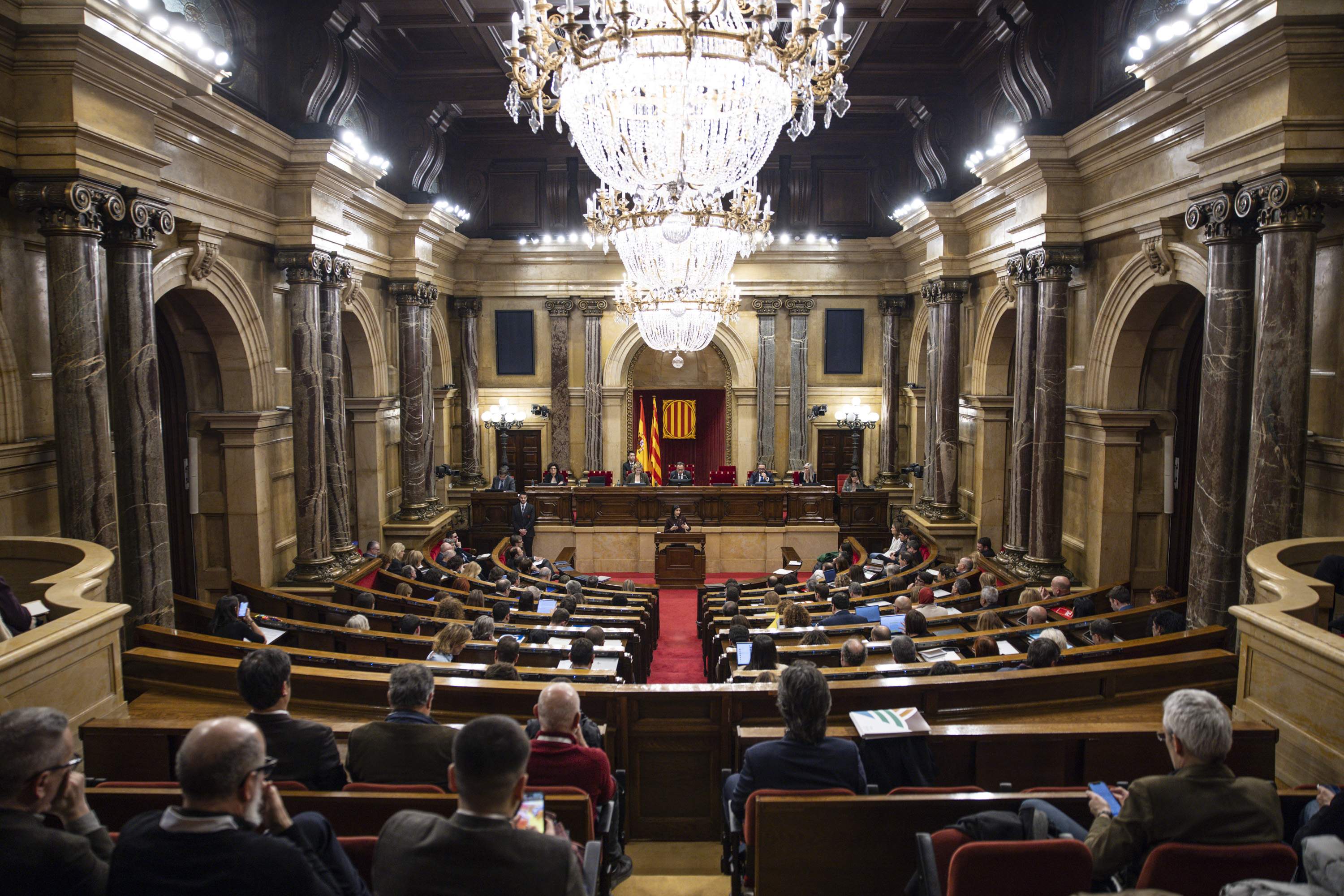 El Parlament farà classes de català als diputats