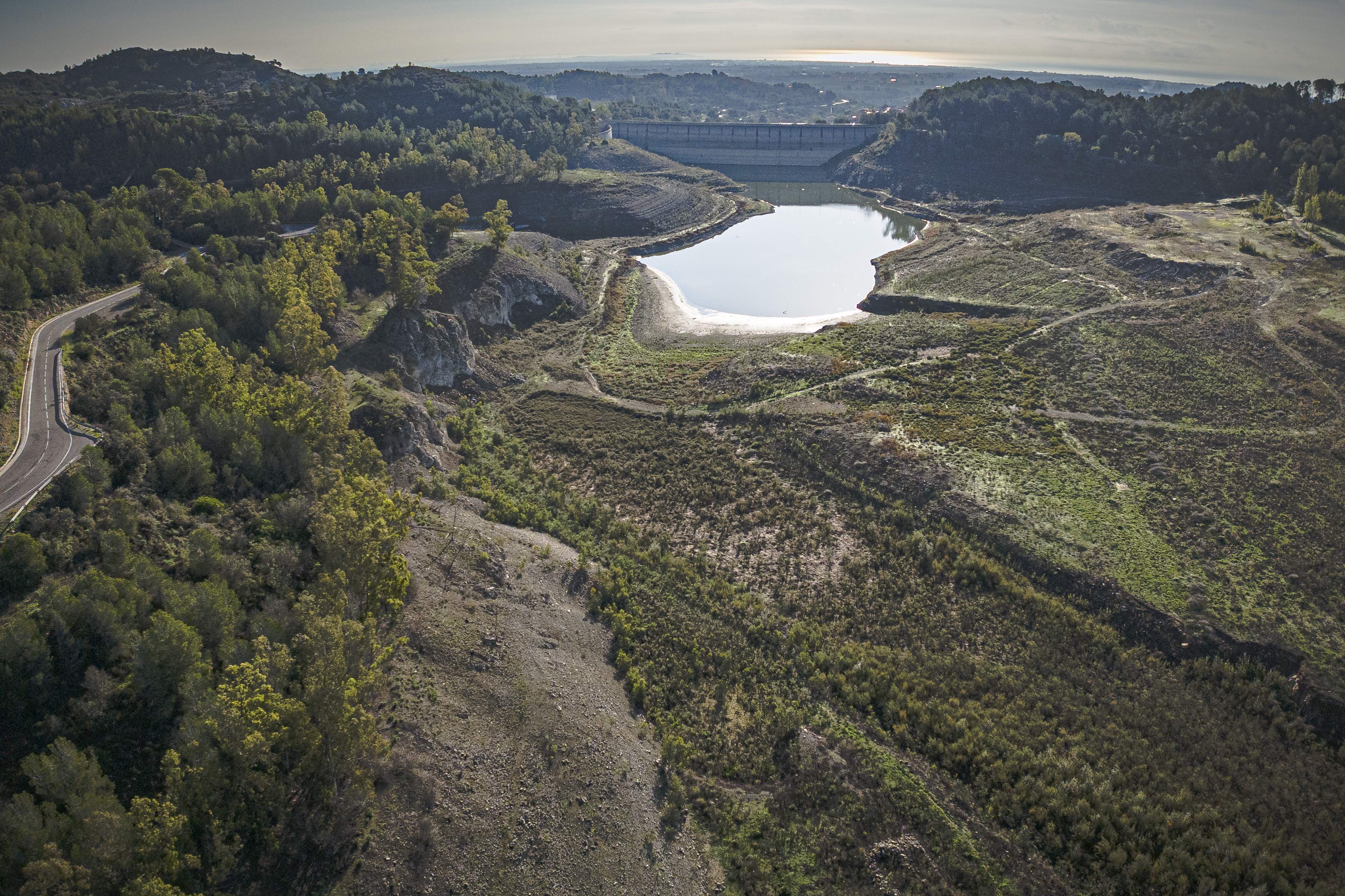 Un de cada quatre municipis de l’ACA segueix superant els llindars de consum d’aigua per persona i dia