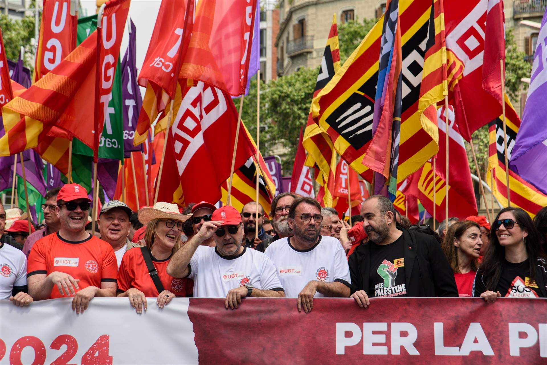 CCOO y UGT critican "el juego de ajedrez" de la política con las medidas sociales y mantienen movilizaciones