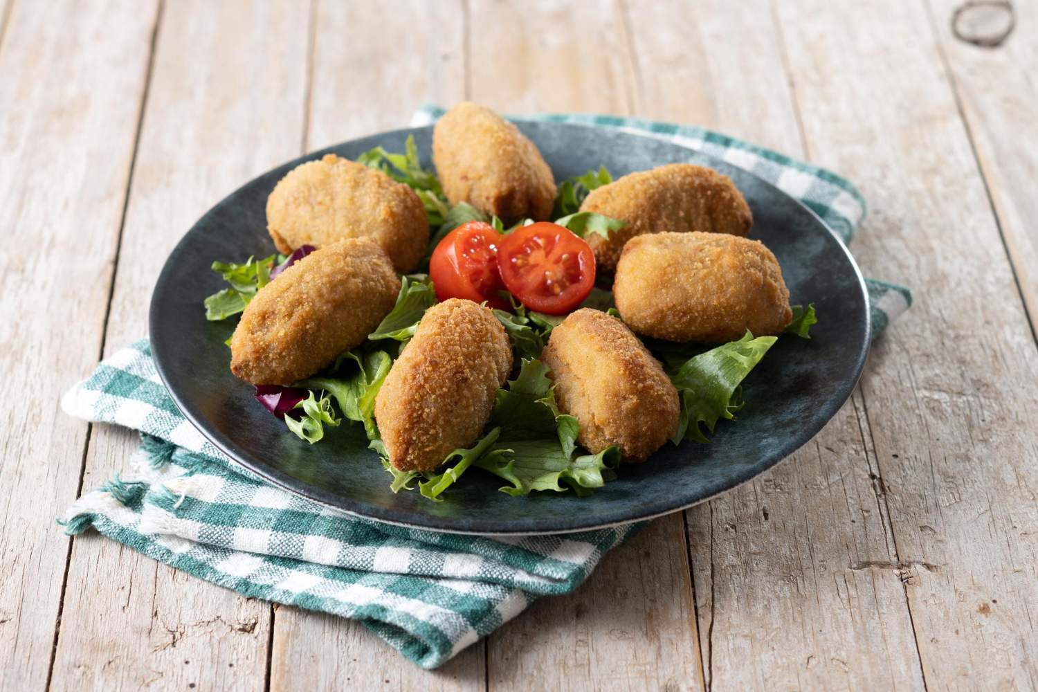 Ni són casolanes ni de l'àvia: així són les croquetes congelades que et posen al bar