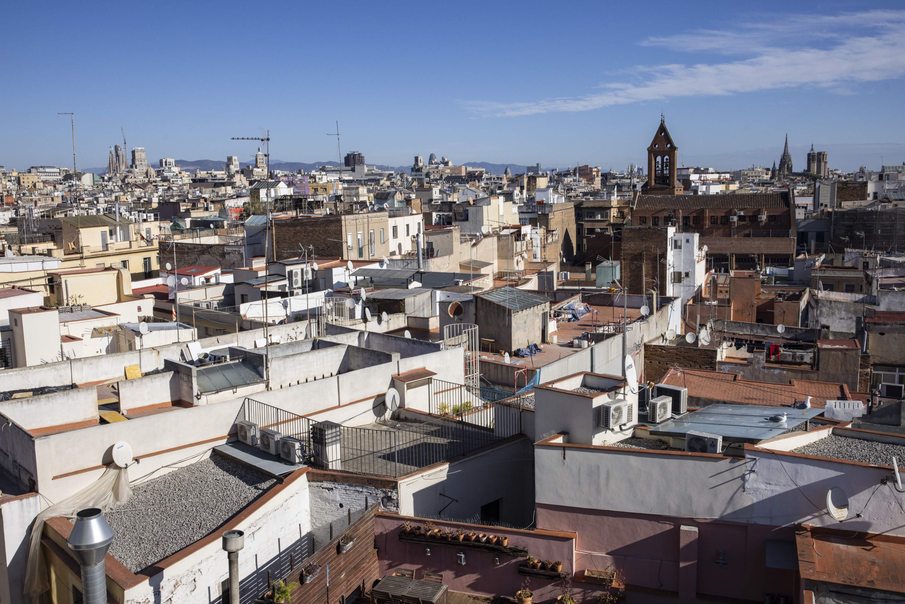 El PSOE rechaza en el Congreso la demanda de Junts de ceder a la Generalitat los pisos y el suelo de la SAREB