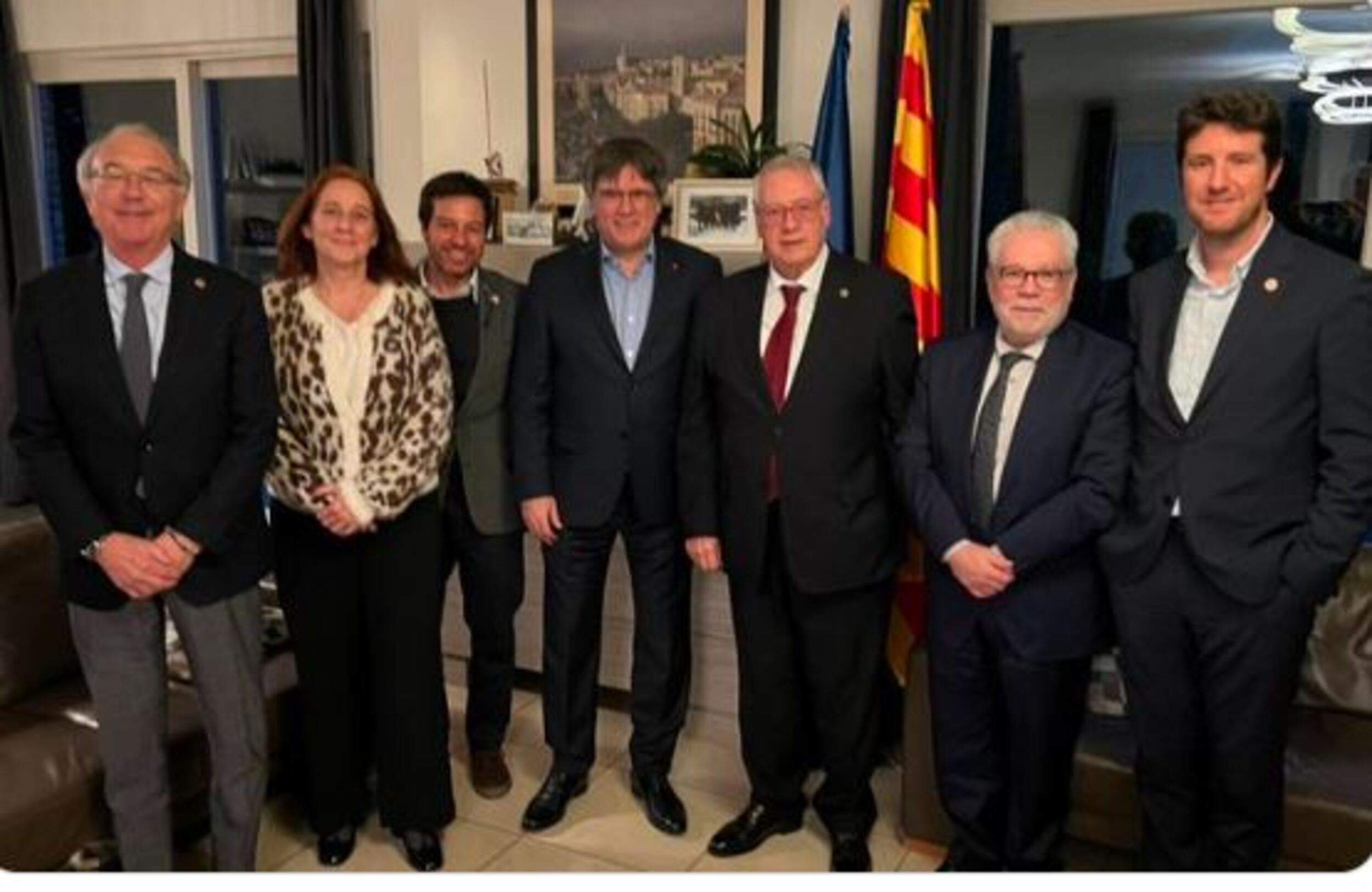 Puigdemont se reúne con empresarios catalanes: "Hace falta menos burocracia y fiscalidad justa"