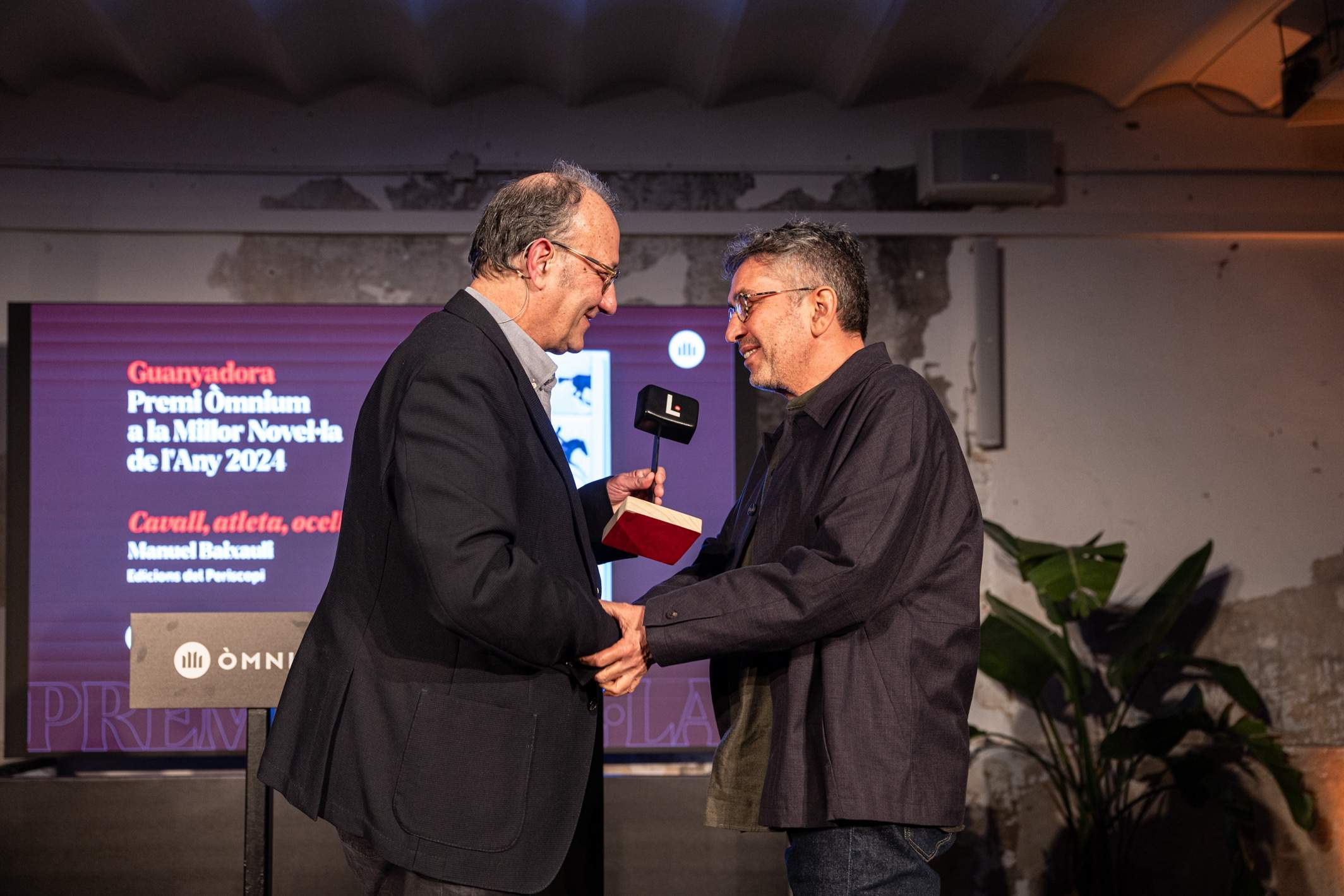 Manuel Baixauli guanya el Premi Òmnium amb 'Cavall, atleta, ocell'