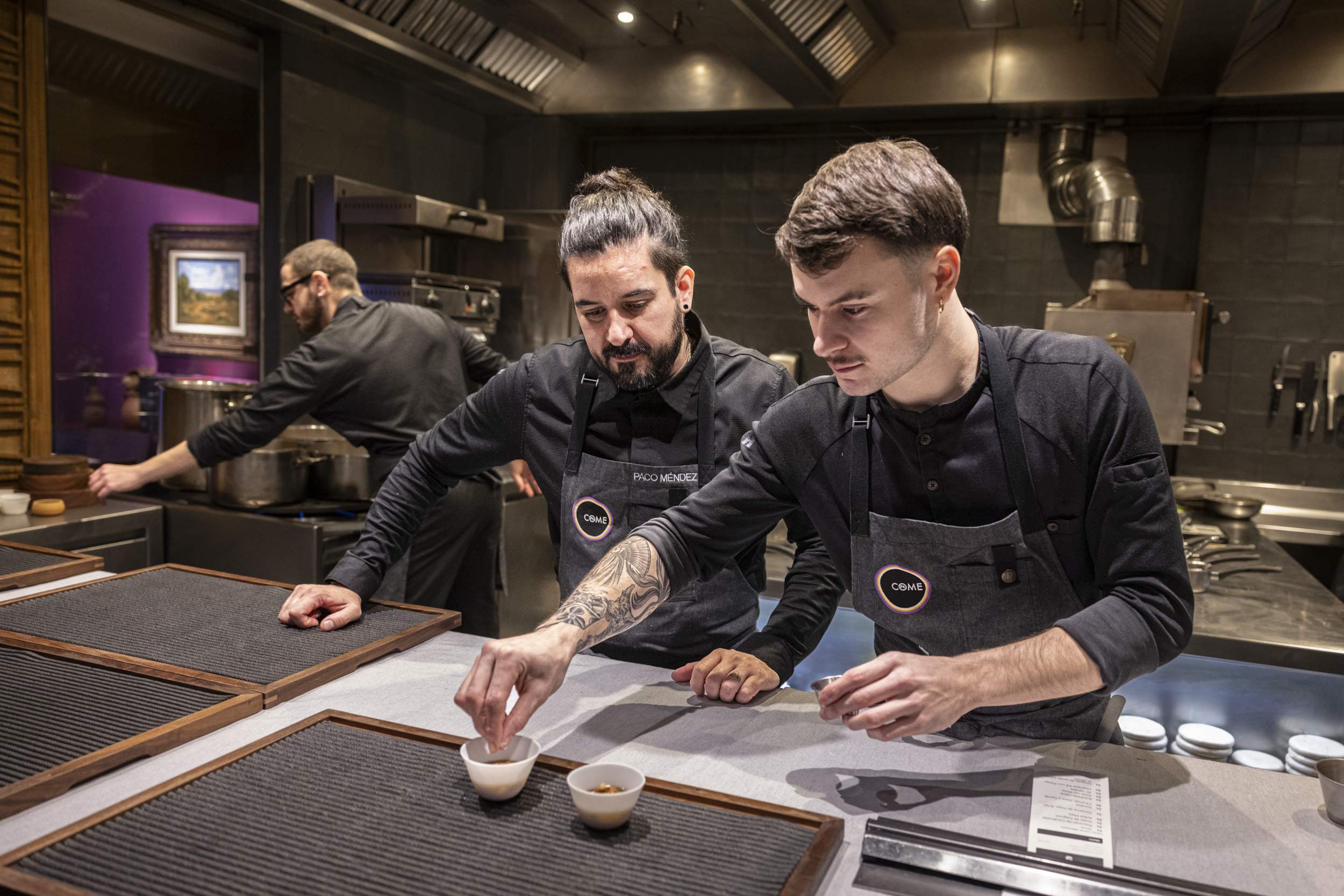 El restaurante que rompe con los tópicos y brilla con luz propia en el barrio de Sant Antoni