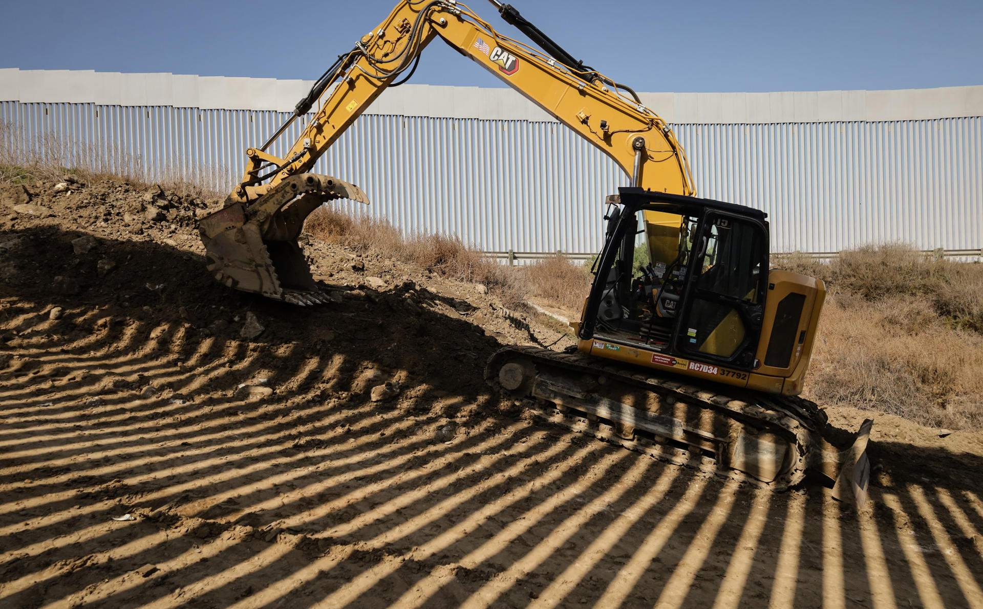 La administración Trump reanuda la construcción del muro en la frontera con México