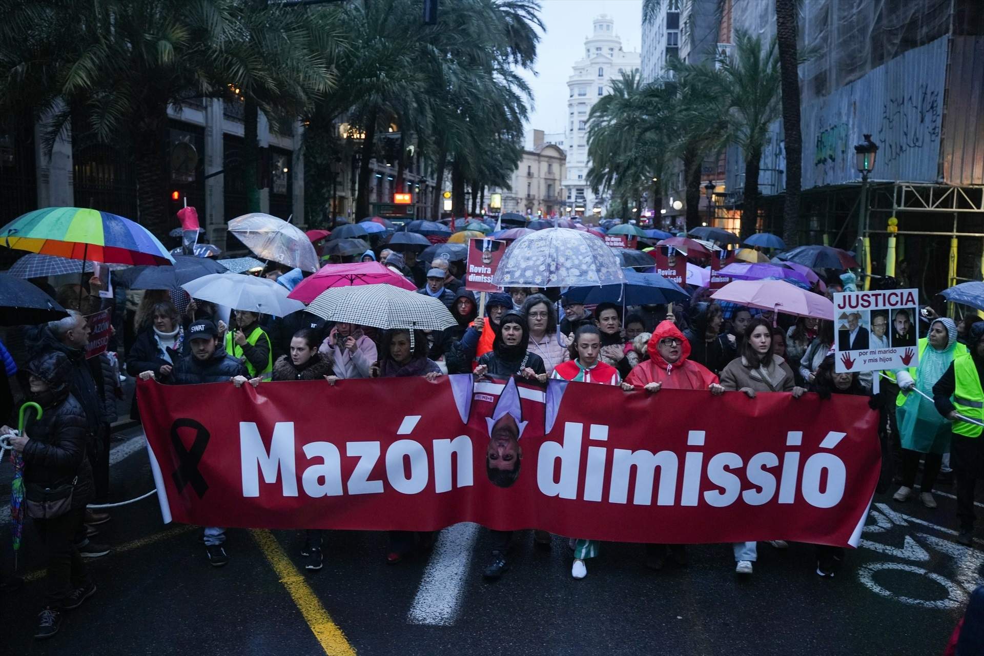 Cuarta manifestación en València para exigir la dimisión de Mazón tres meses después de la DANA