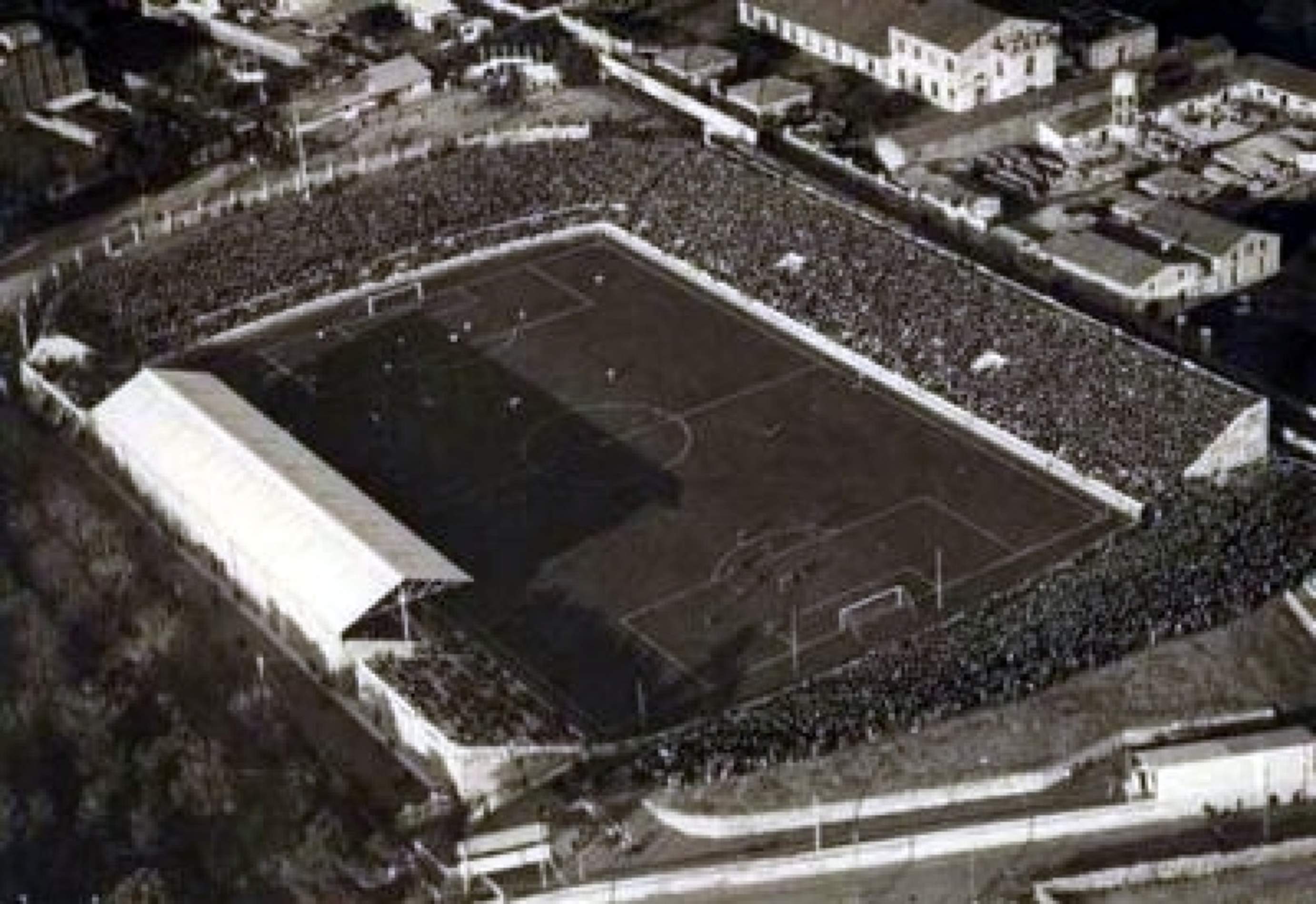 Enderroquen el vell estadi de les Corts, el primer gran coliseu blaugrana