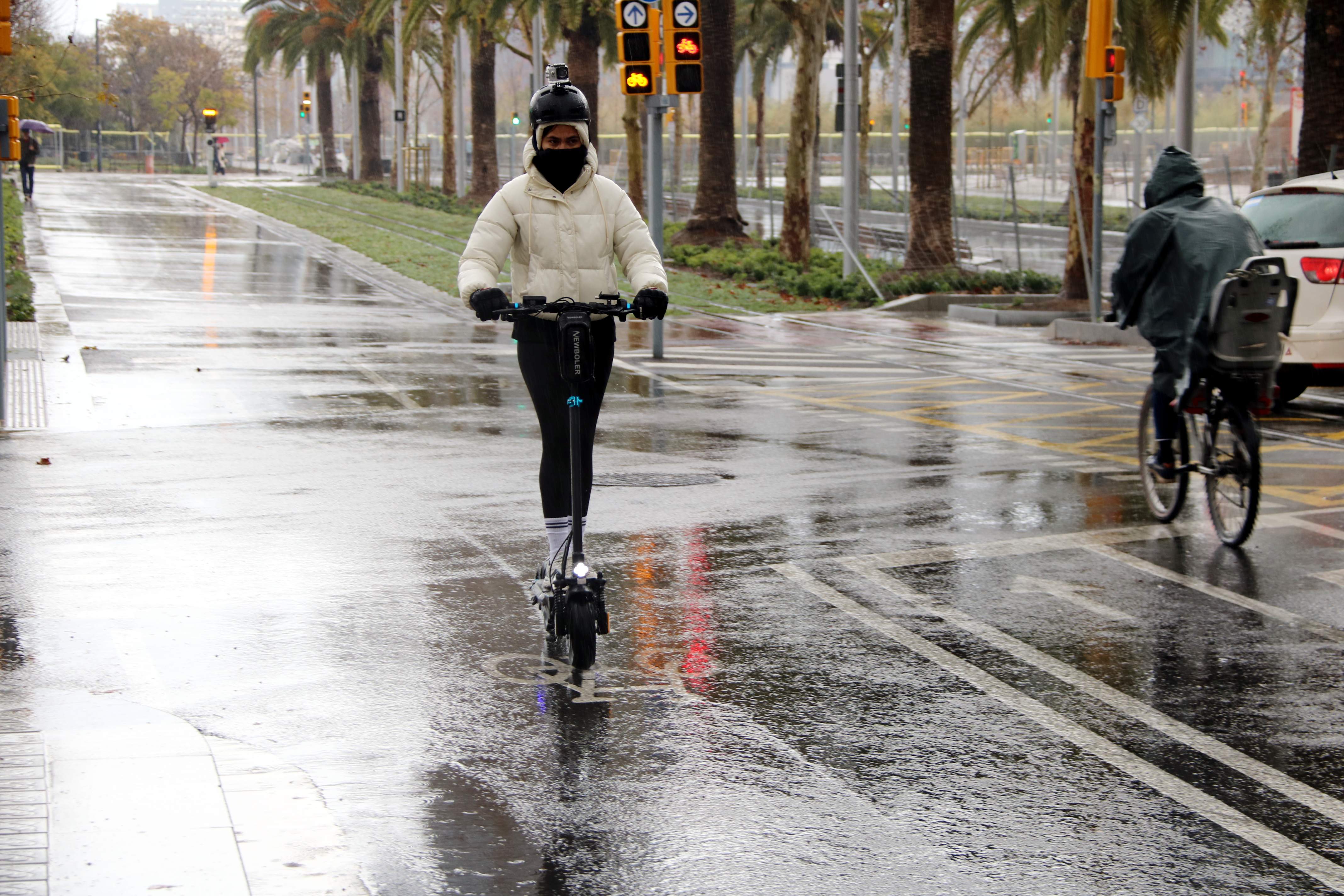 Ja s'han posat 452 sancions a Barcelona, la majoria per anar amb patinet sense casc