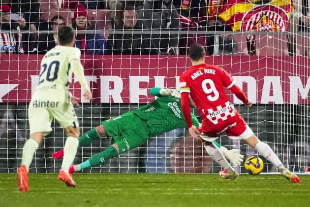 Cillessen para penalti Abel Ruiz / Foto: EFE