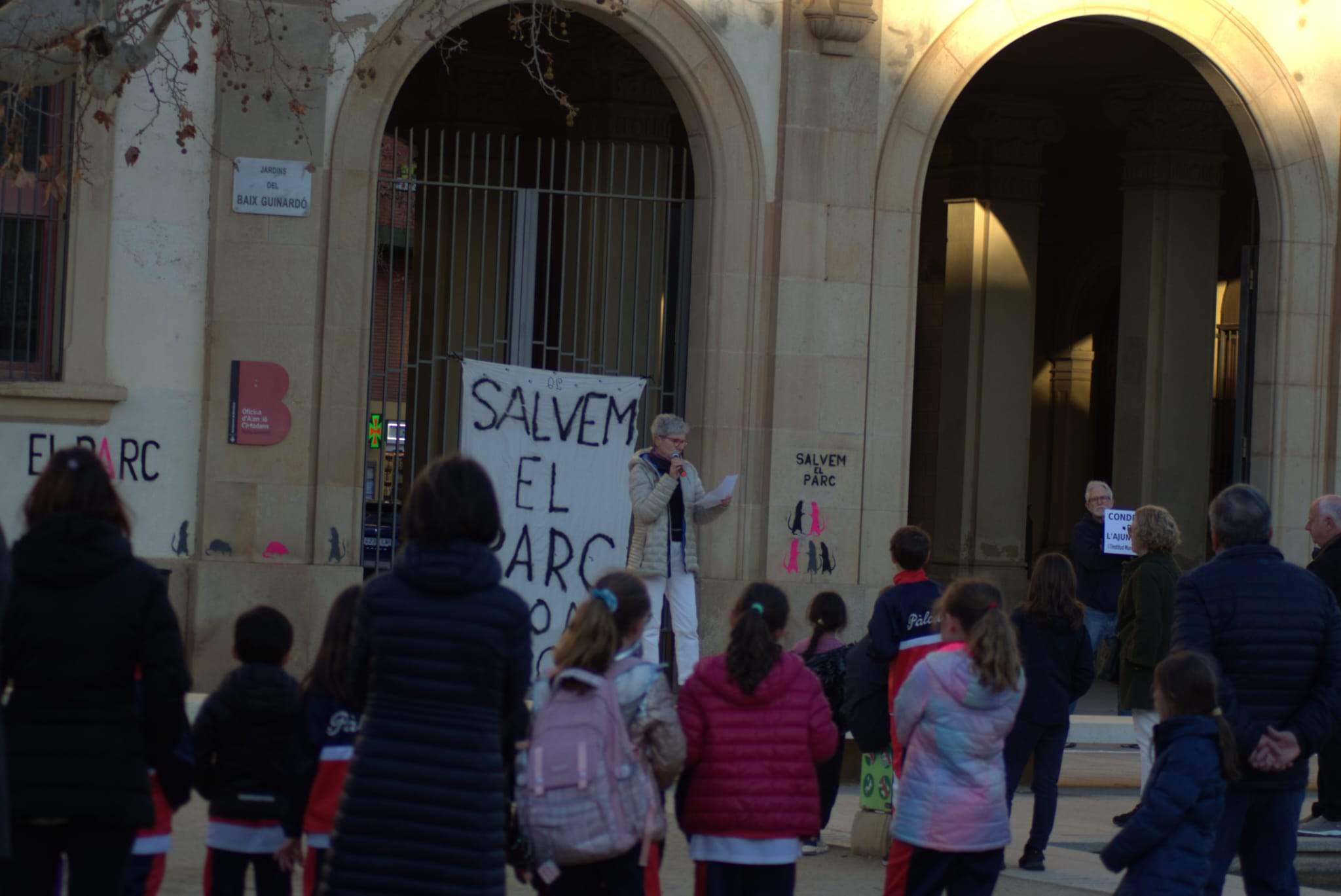 La carpa provisional del Mercat de l'Estrella en los Jardins del Baix Guinardó acabará en los tribunales