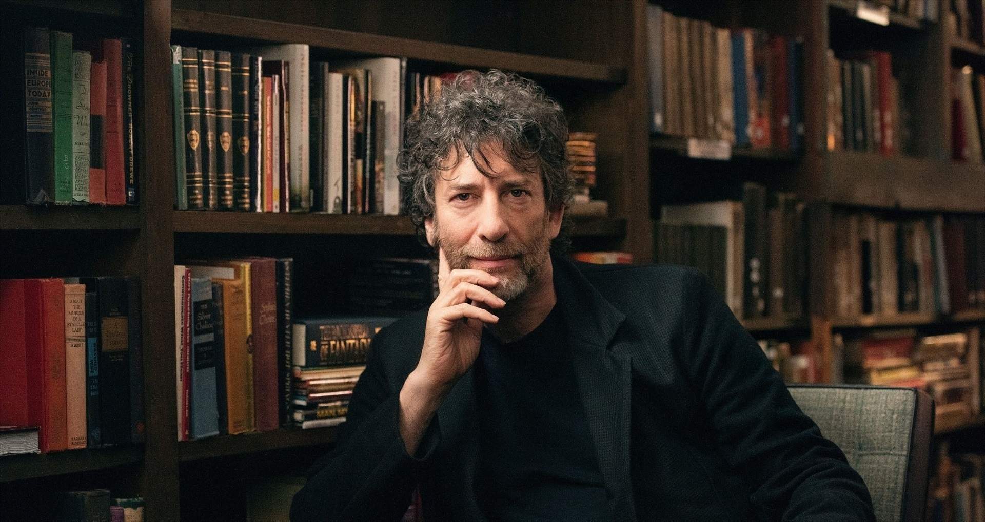 El escritor Neil Gaiman, demandado por su exniñera por violación y trata de seres humanos