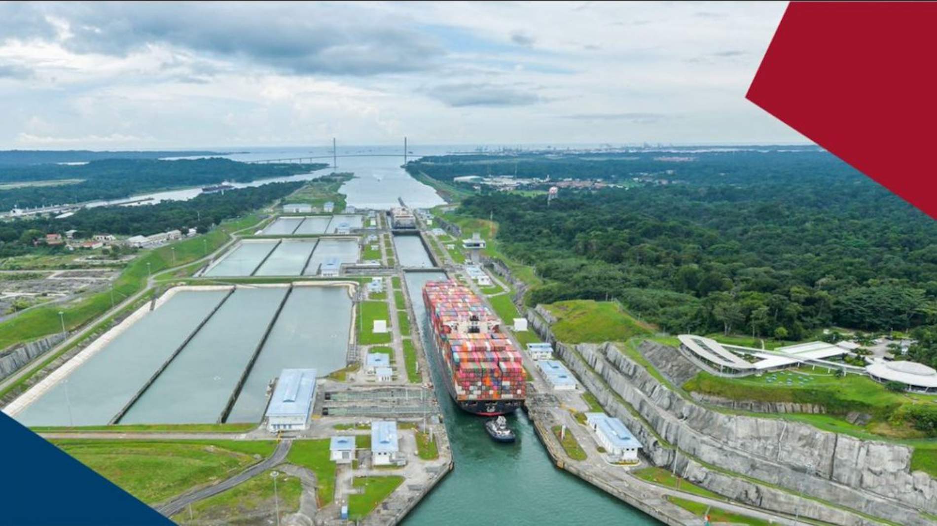 EE.UU. asegura que sus barcos pasarán gratis por el Canal de Panamá y los panameños lo niegan