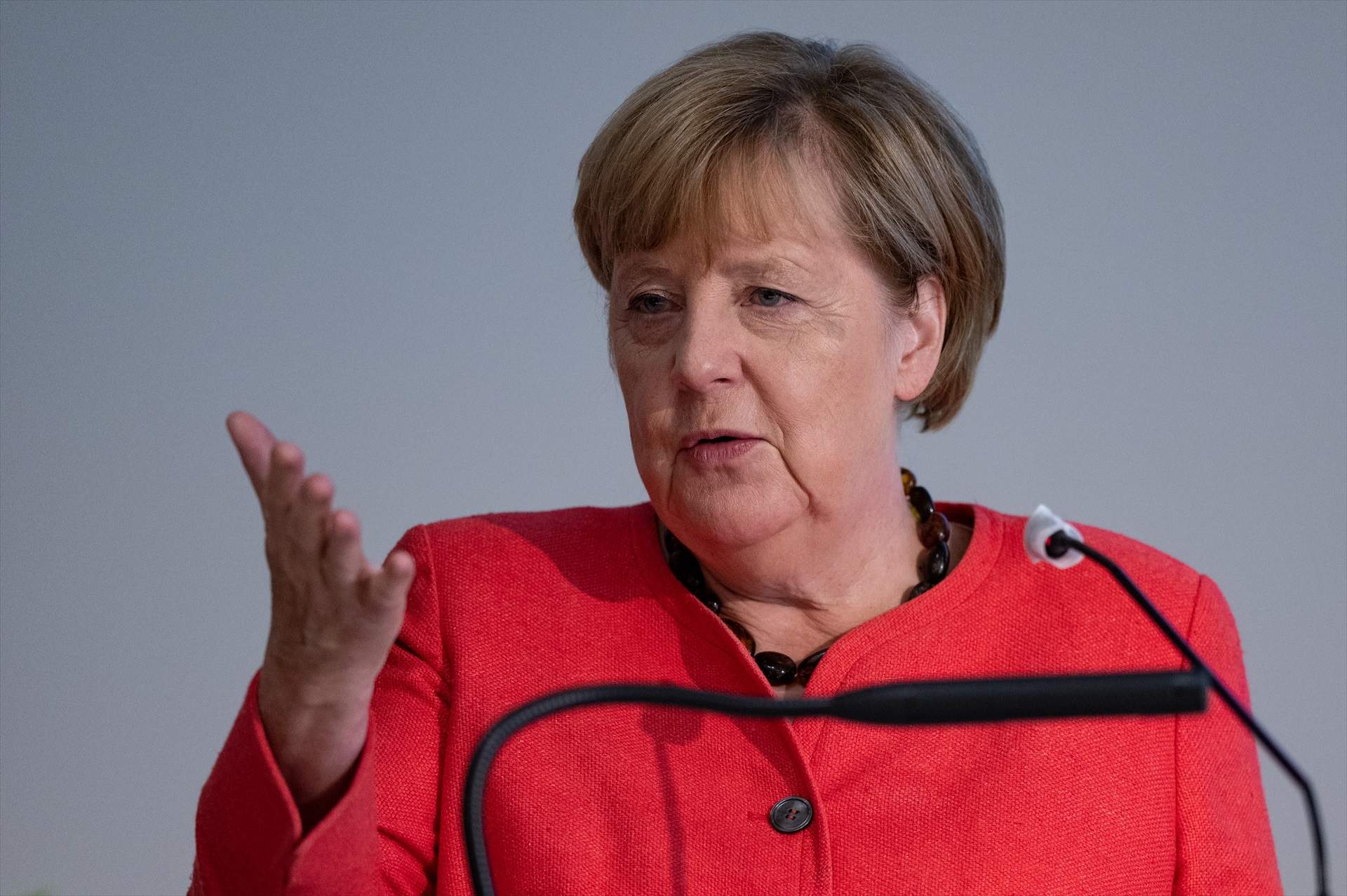 Merkel es manté ferma: torna a atacar el líder de la CDU per la immigració