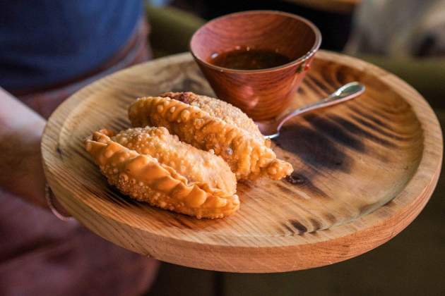 Les empanades de galta, un èxit de La Madurada Petit Versalles / Foto: Marta Garreta