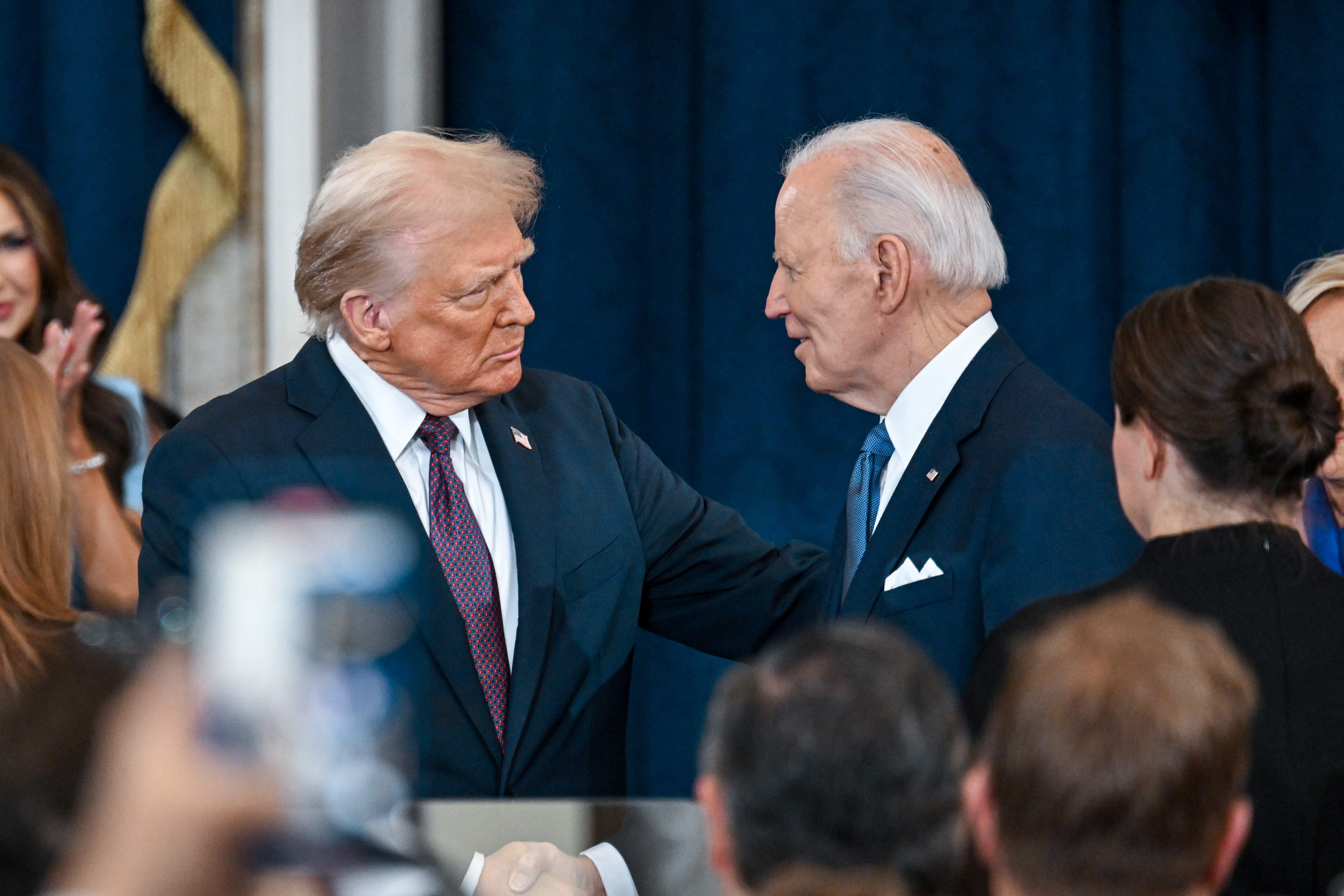 Trump pone fin al acceso de Biden a información clasificada: "Estás despedido"