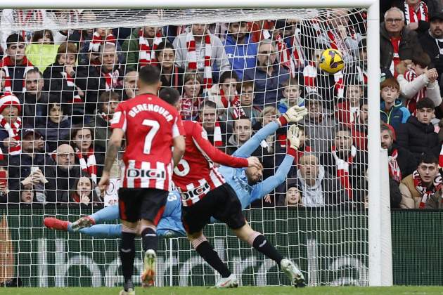 Oihan Sancet gol penalti Girona / Foto: EFE