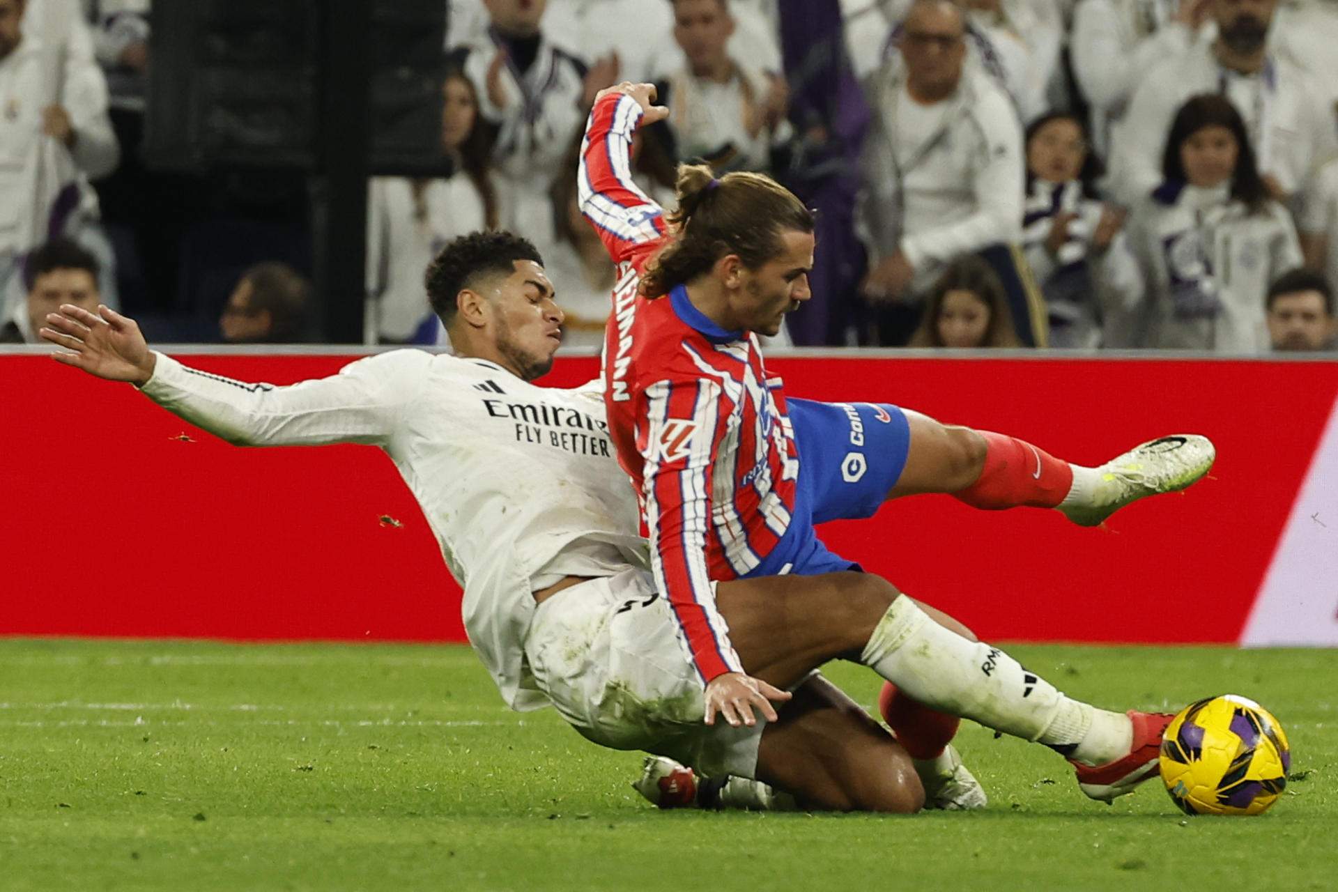 Real Madrid y Atlético no pasan del empate en un derbi disputado (1-1): oportunidad de oro para el Barça