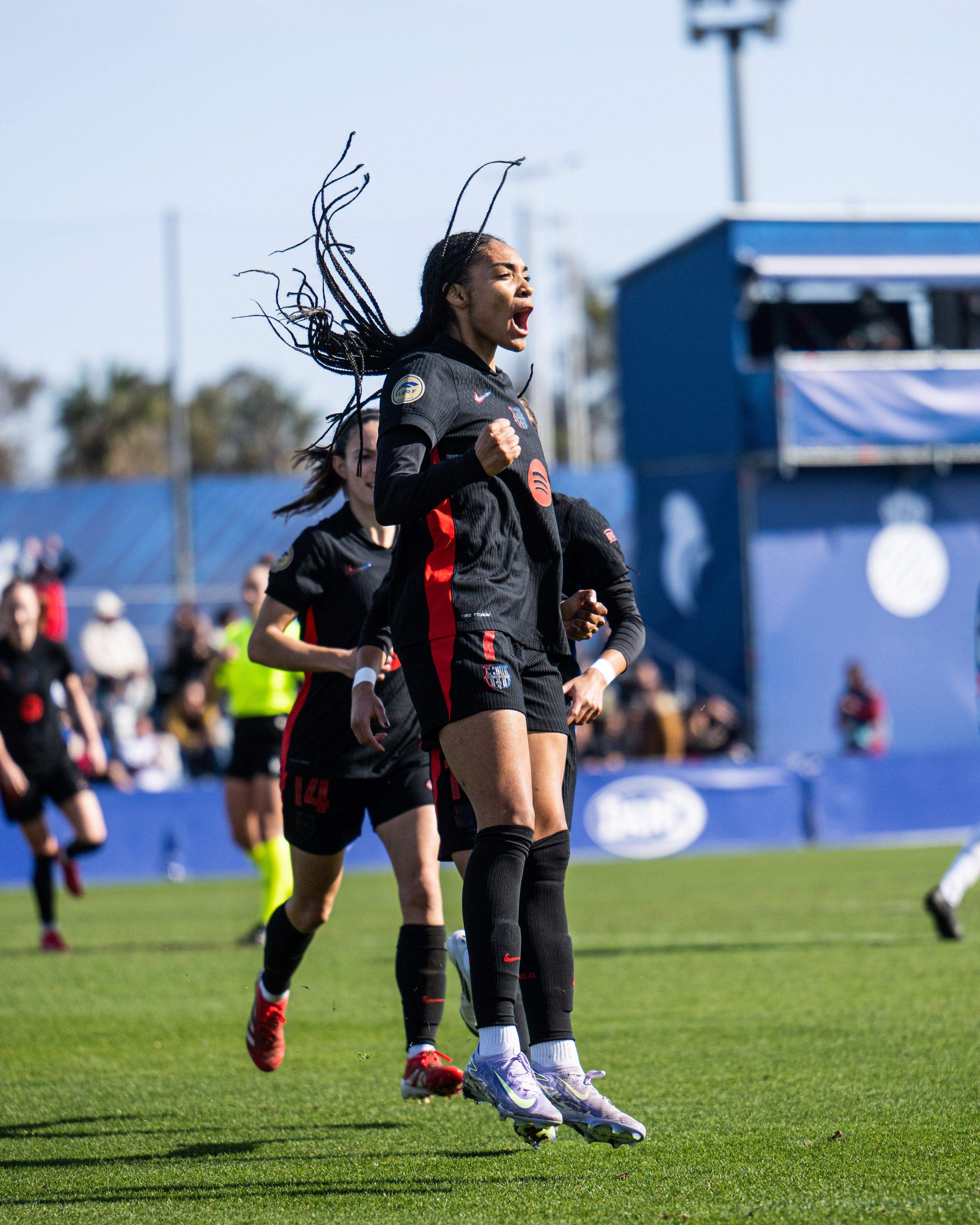 El Barça femení s'endú el derbi (0-2) contra un Espanyol molt treballat