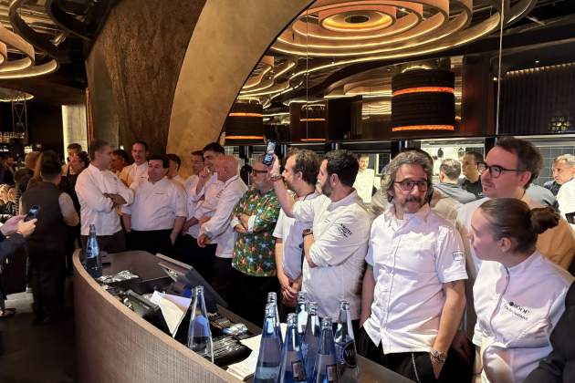 Chef Dani García, cocineros y estrellas Michelin en el restaurante Leña / Foto: ACN