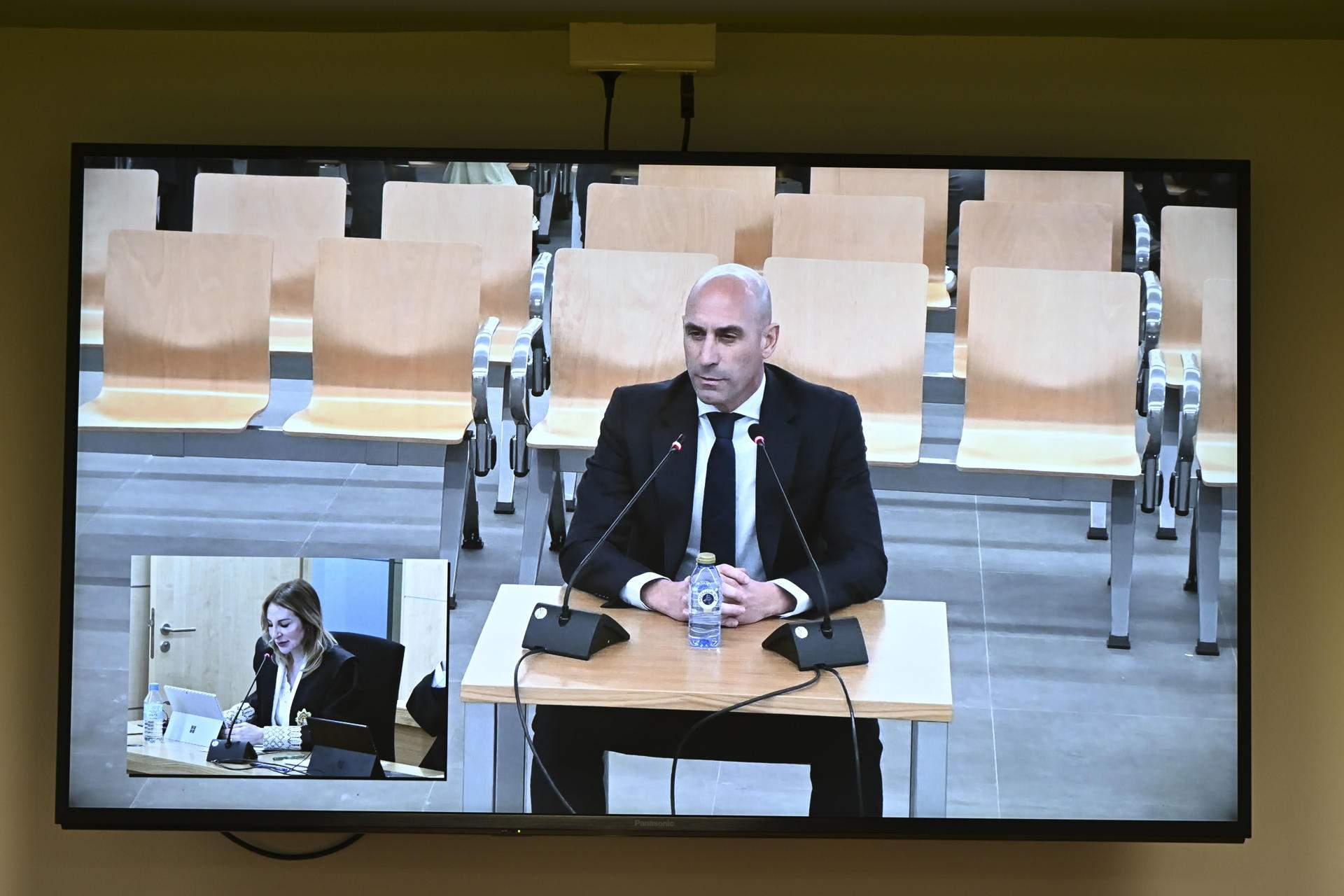 Luis Rubiales defiende ante el juez que está “totalmente seguro” de que Jenni Hermoso consintió el beso