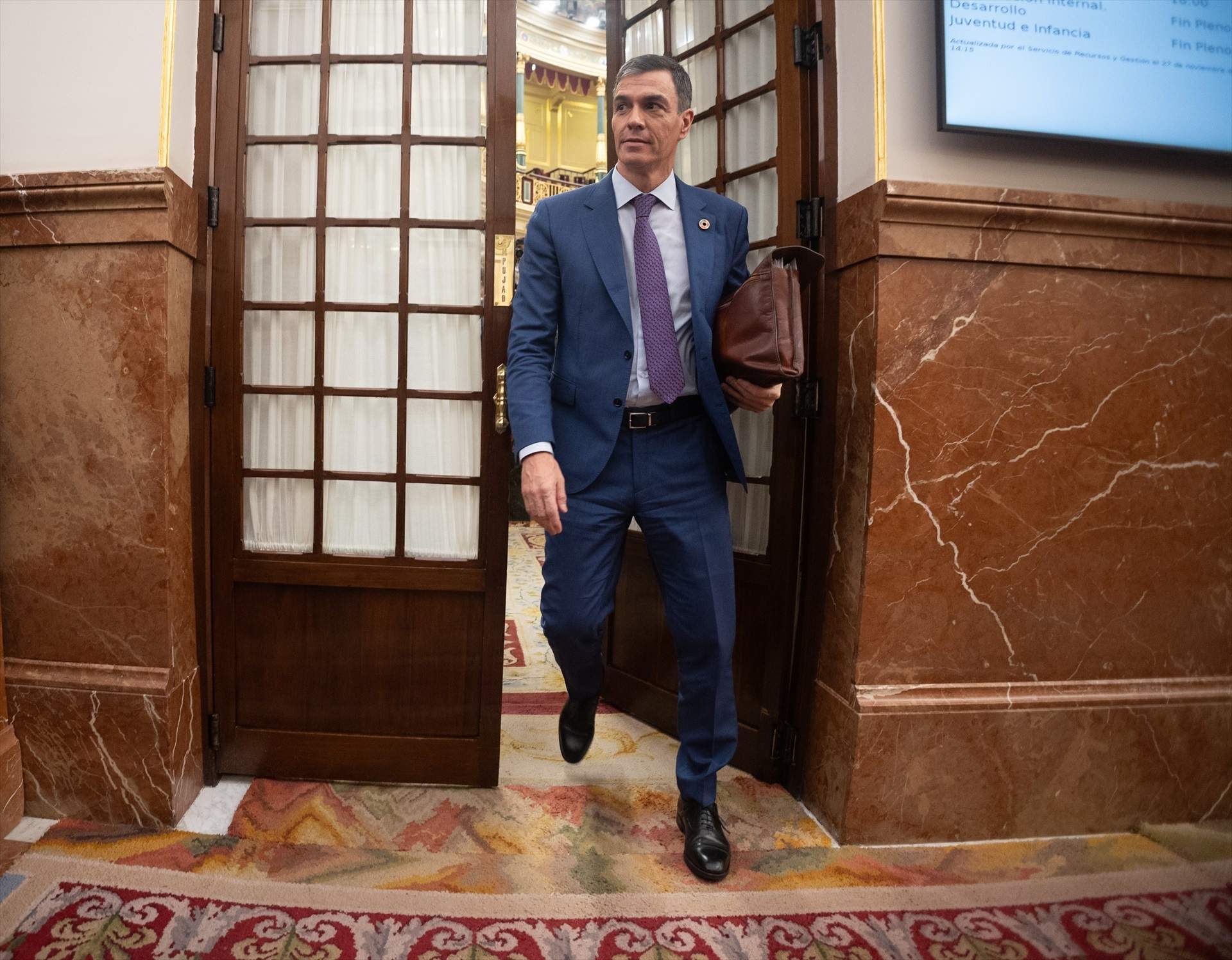 Sánchez planta la parella d’Ayuso en un acte de conciliació i s’exposa a una querella per injúries