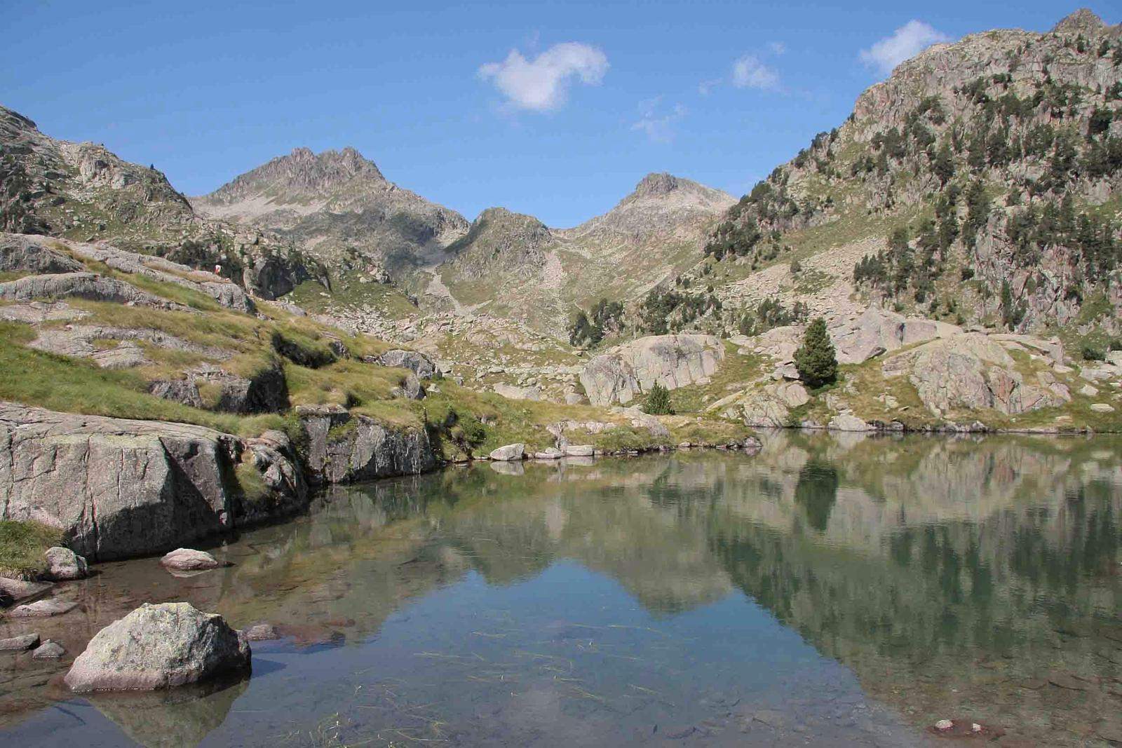 Descobreix l’excursió a un paradís amagat a Catalunya que travessa llacs glacials entre muntanyes