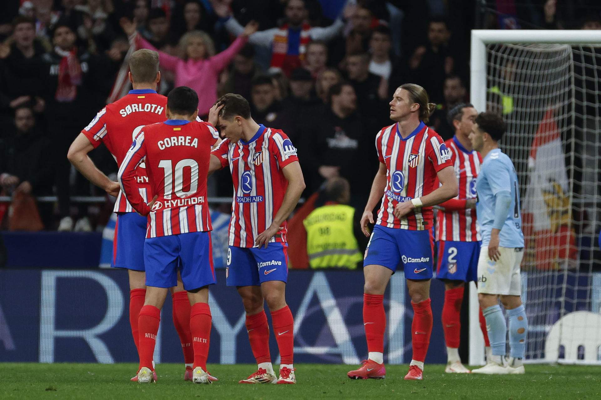 L'Atlètic de Madrid empata a casa contra el Celta (1-1) i deixa via lliure al Barça per ser líder