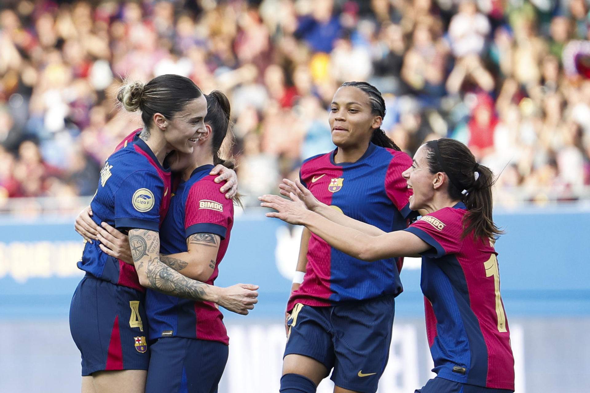 El Barça femení remunta i goleja contra el Madrid CFF (5-1) amb un golàs de falta de Mapi León