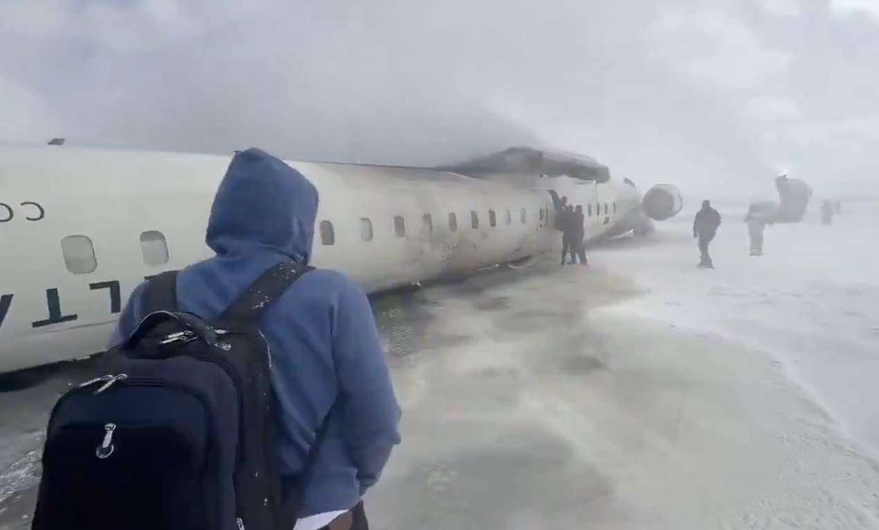 Un avió de passatgers de Delta bolca en aterrar a Toronto