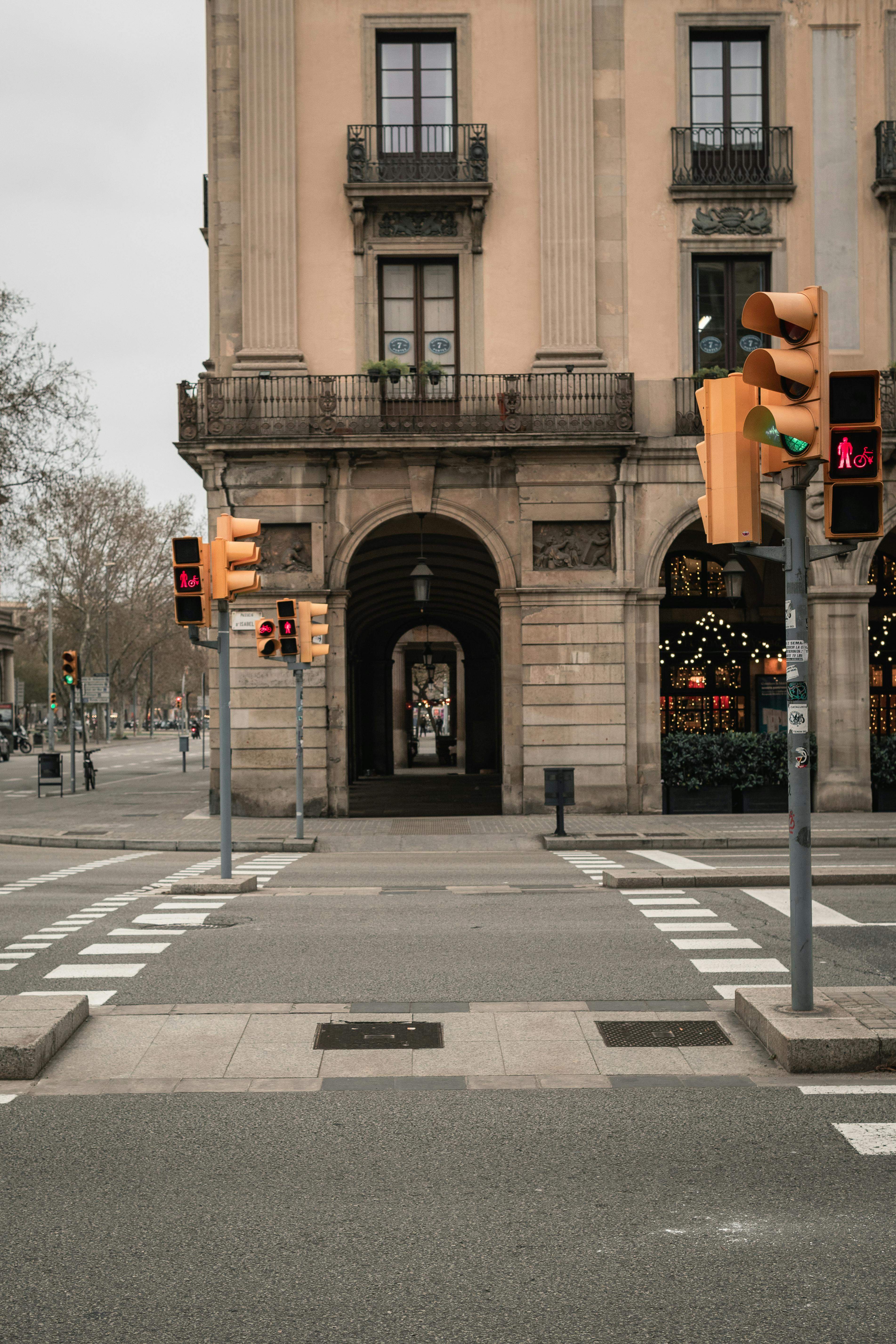 Barcelona utilitzarà la IA per coordinar els semàfors i millorar el trànsit de la ciutat