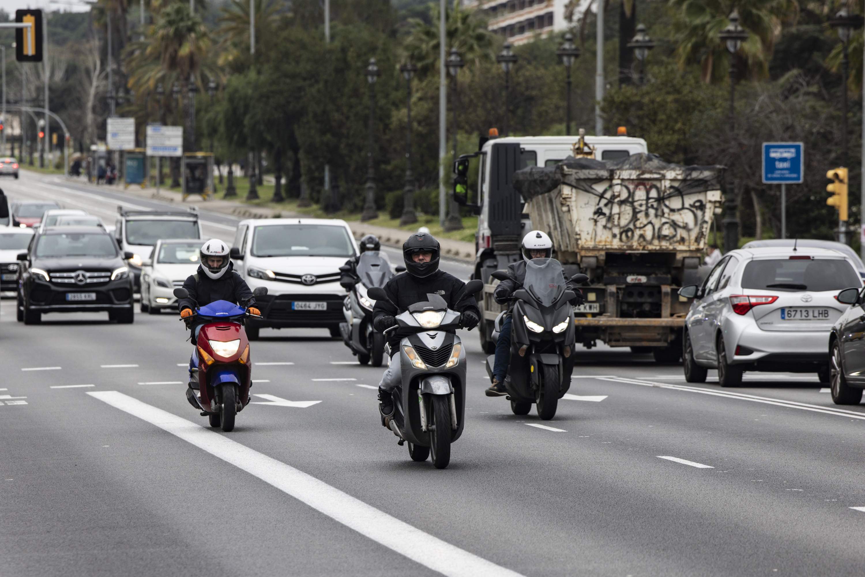 La Diagonal perd un carril per a cotxes a causa del tall al carrer Urgell per les obres de l’L8