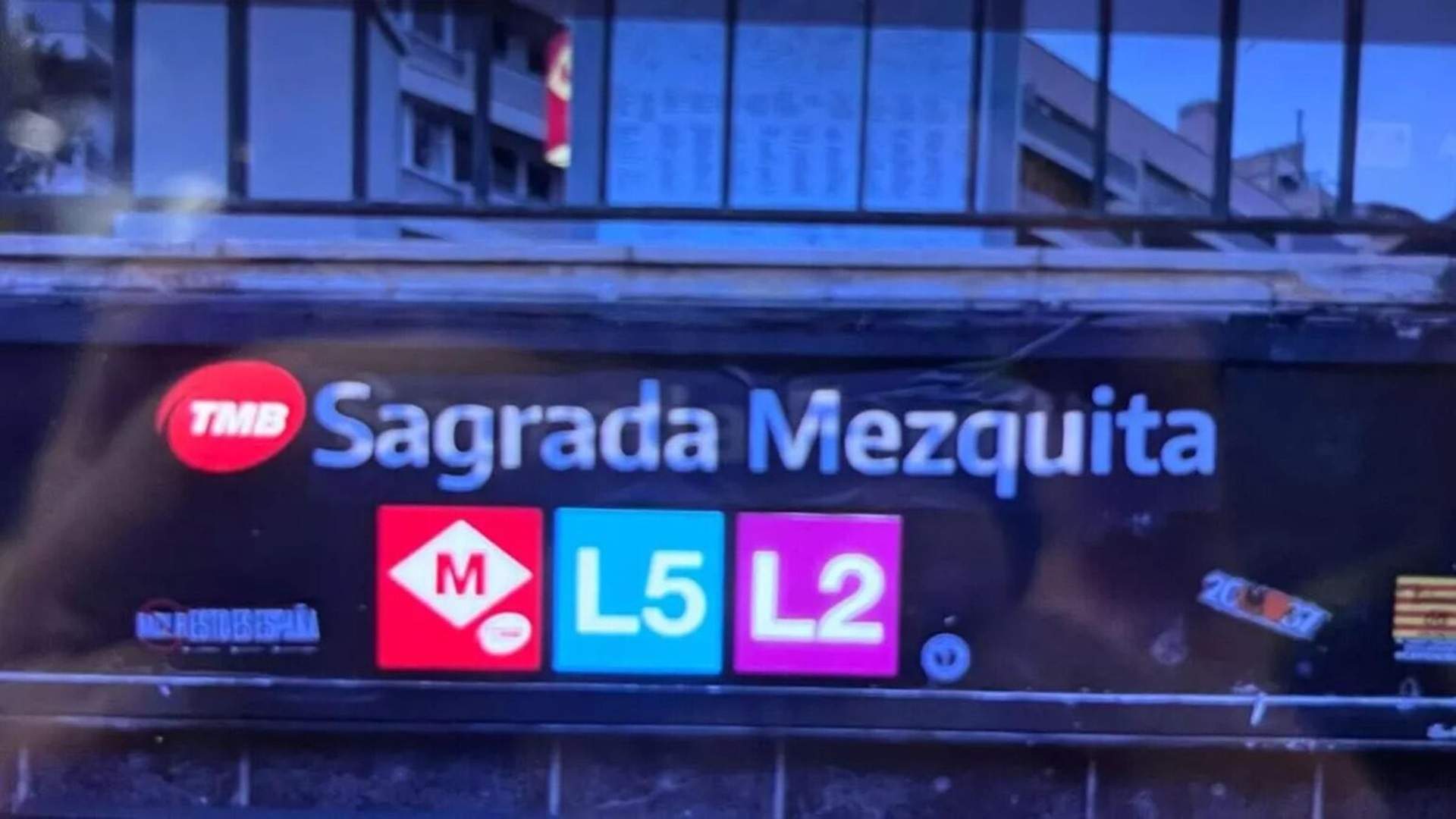 "Sagrada Mezquita" u "Hospital de Carteristas": paradas del metro de Barcelona aparecen con nombres xenófobos