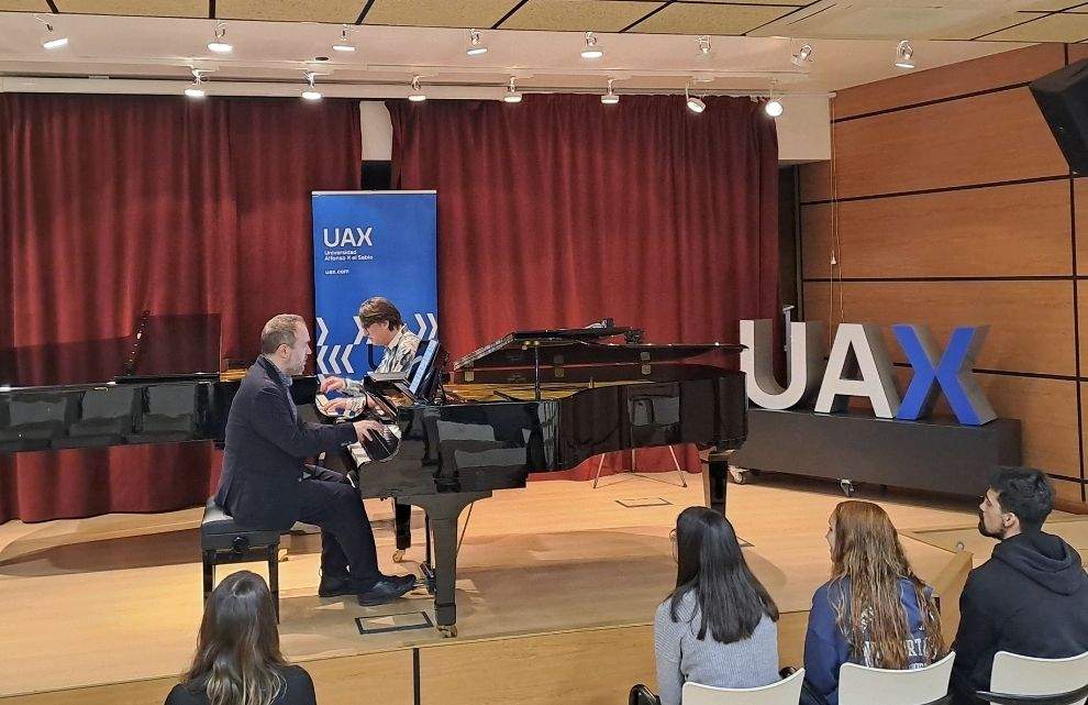 Dorantes i Moisés P. Sánchez assagen l'obra que estrenaran al Festival Piano Day a la Facultat de Música