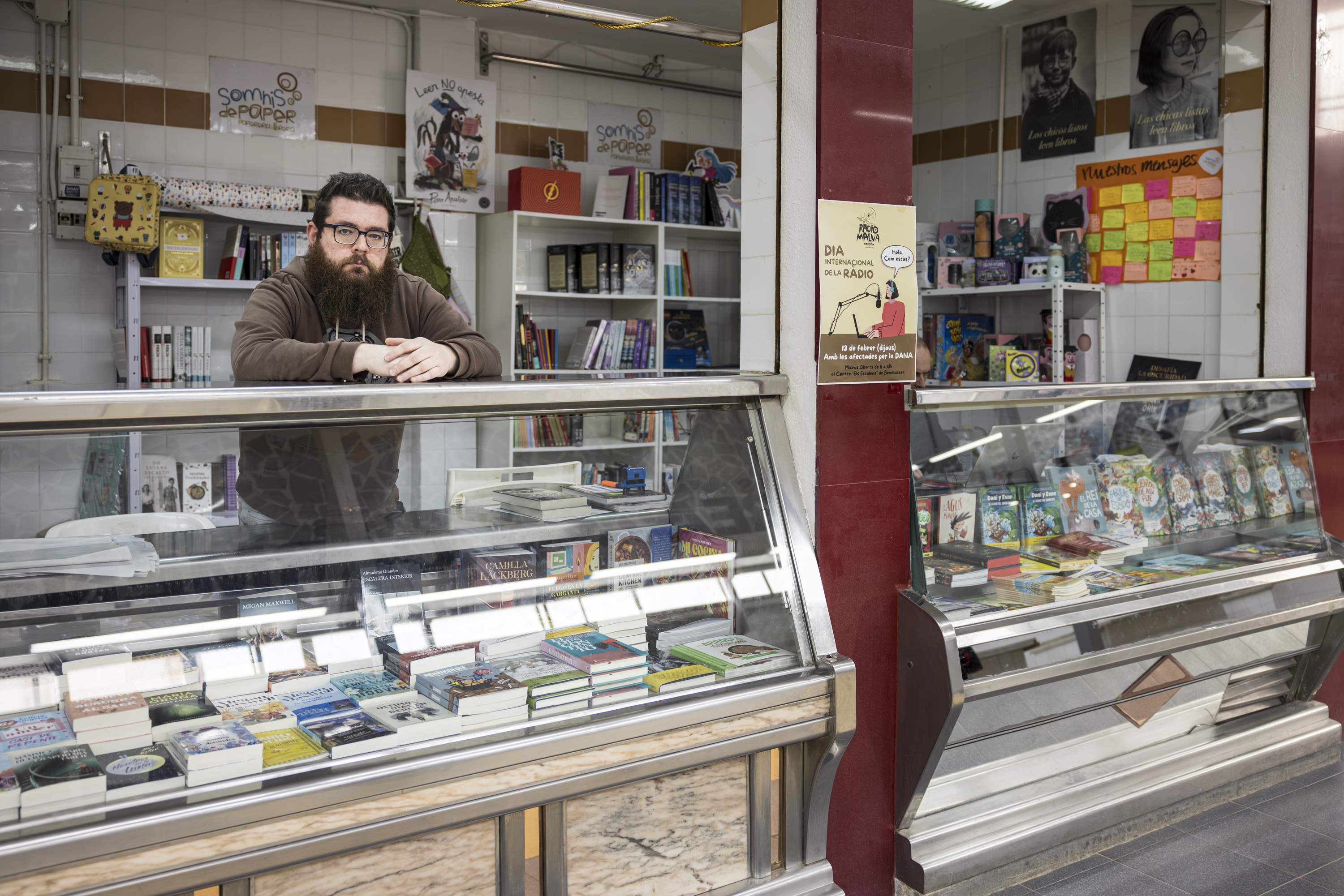 Una parada de libros en una carnicería, tras la DANA: "Creíamos que no podríamos volver a empezar"