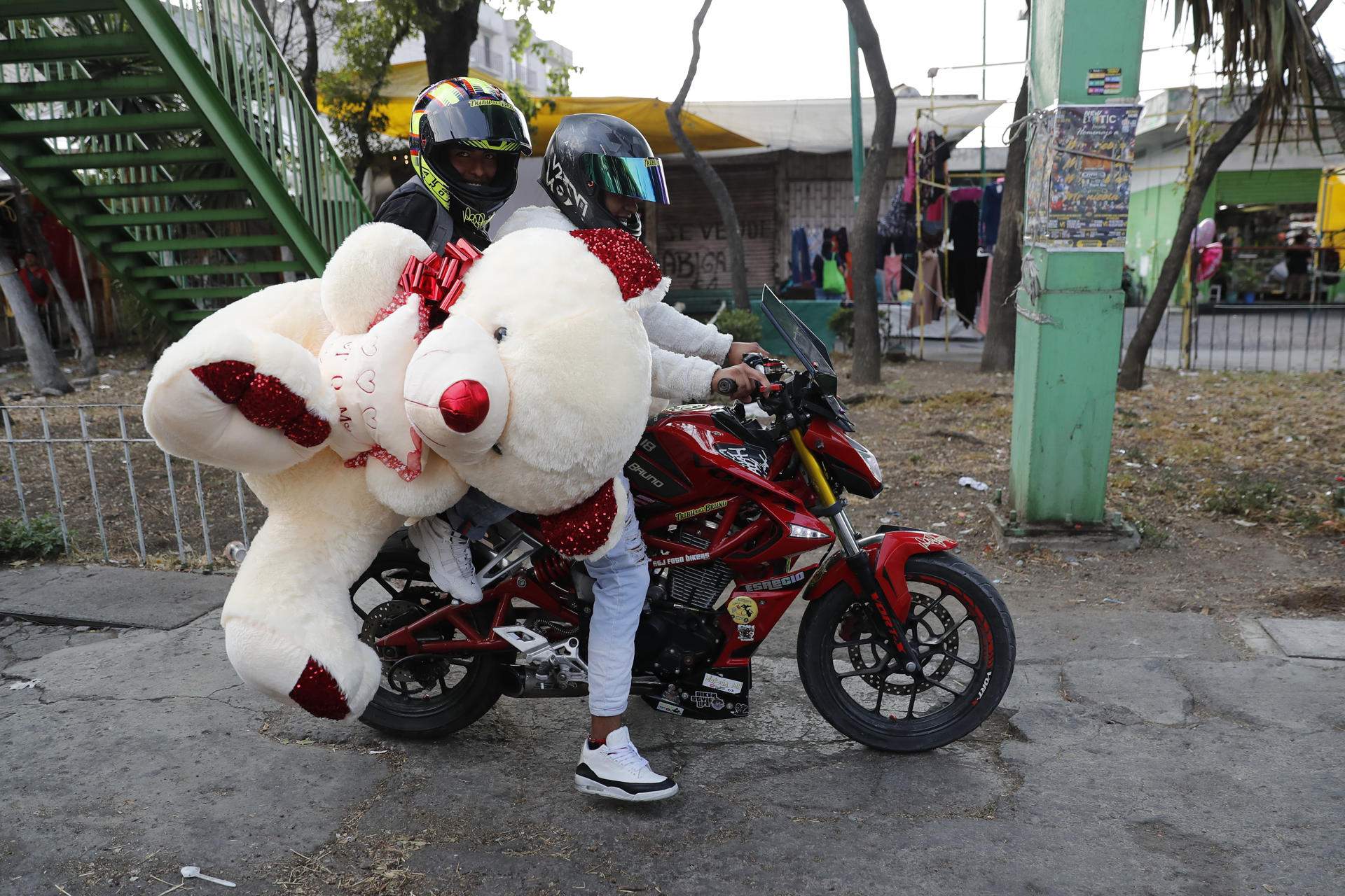 El dia de Sant Valentí, les protestes als Estats Units i més: la volta al món en 15 fotos