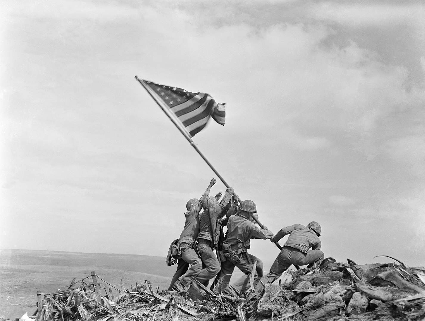 Iwo Jima: 80 años de la fotografía más icónica de la Segunda Guerra Mundial