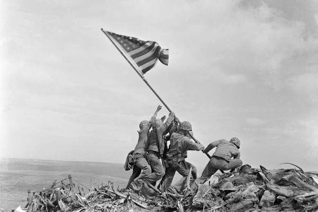 Raising the Flag donde|dónde Iwo Jima joe rosenthal