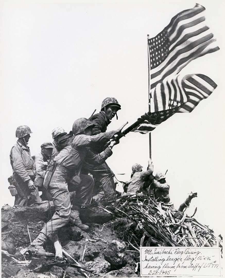 primera bandera iwo jima lou lowery dominio public