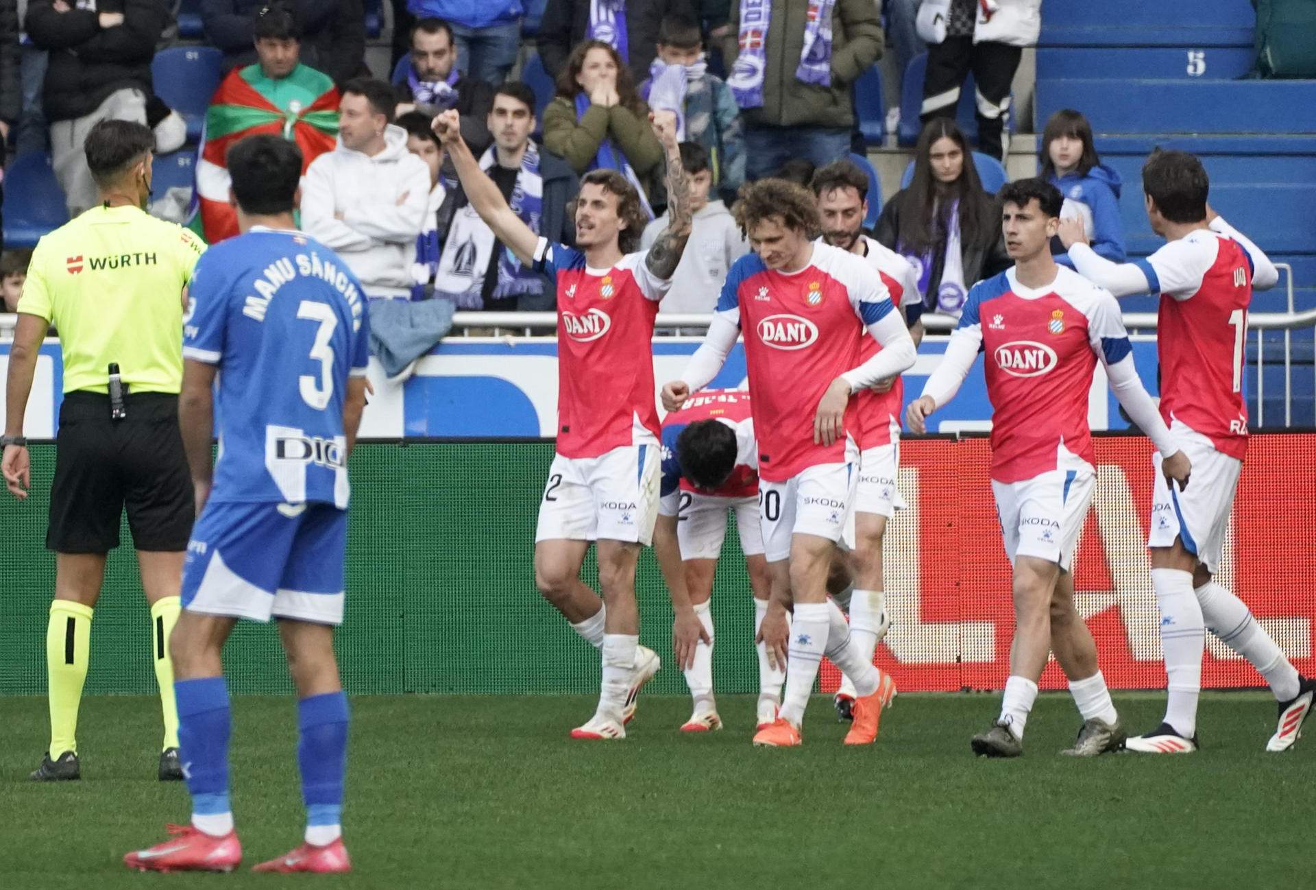 Un insulso Espanyol hunde al Alavés y se aleja del descenso en la Liga (0-1)