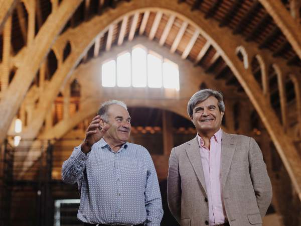 El presidente de Cellers Domenys, Magí Baltà, con el director general de la cooperativa, Lluís Roig