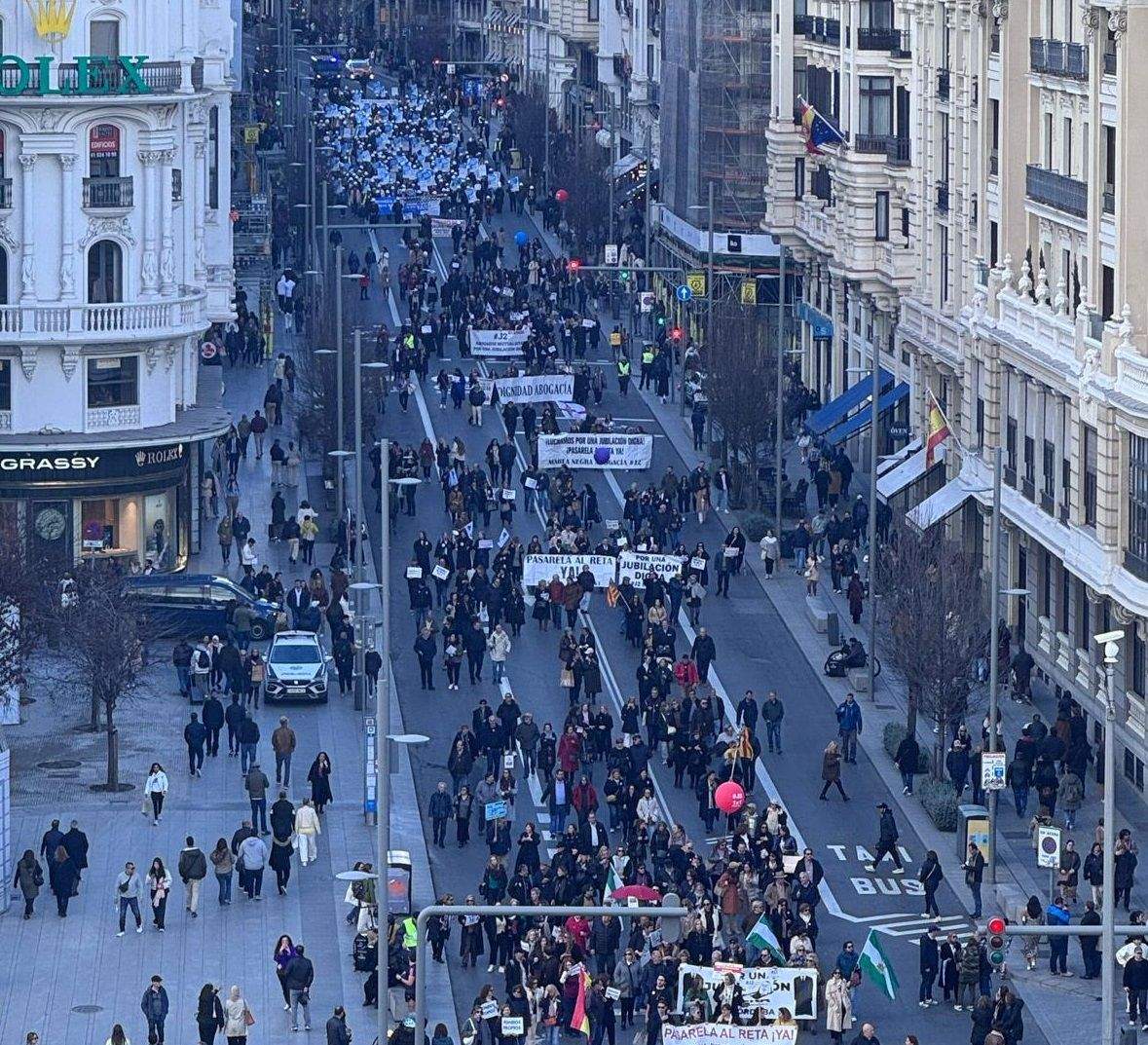 Advocats i procuradors es manifesten a Madrid per exigir la passarel·la al RETA