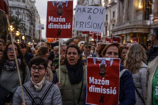 manifestació contra Carlos Mazón