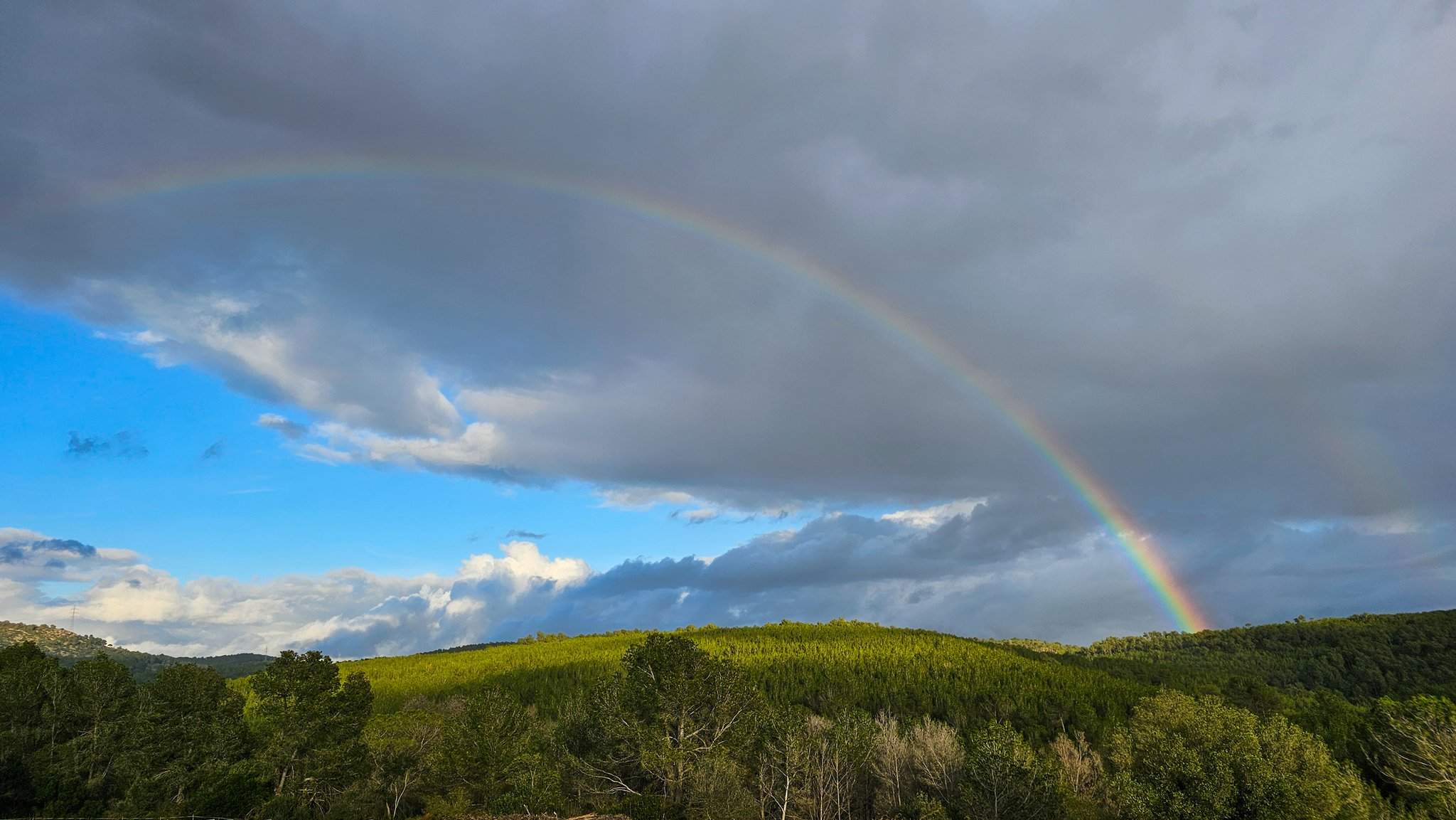 Chubascos, tormentas y viento de norte: ¿dónde lloverá este martes en Catalunya?