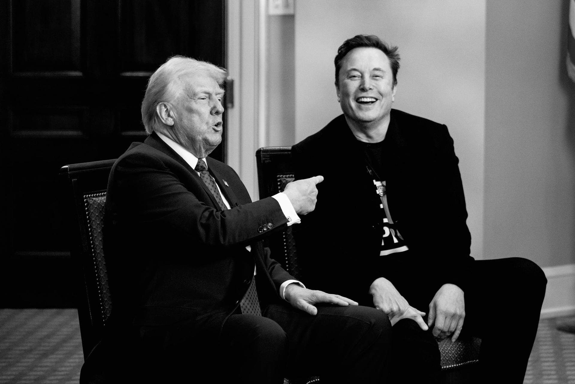 "Larga vida al auténtico rey": el vídeo que se burla de Trump y Musk que se ha colado en un edificio federal