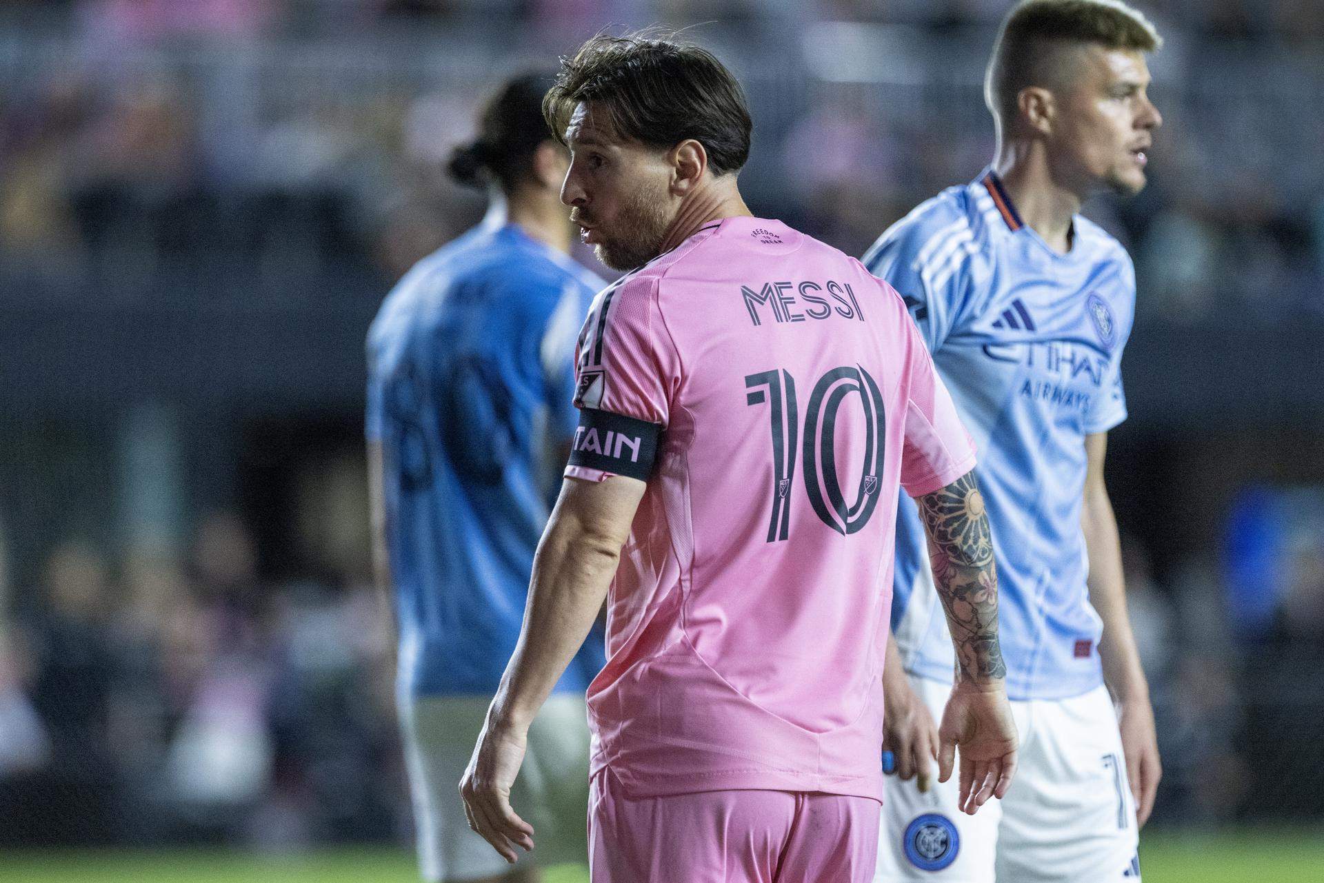 El Messi més agressiu: s'enfronta amb l'àrbitre i agafa pel coll un assistent rival