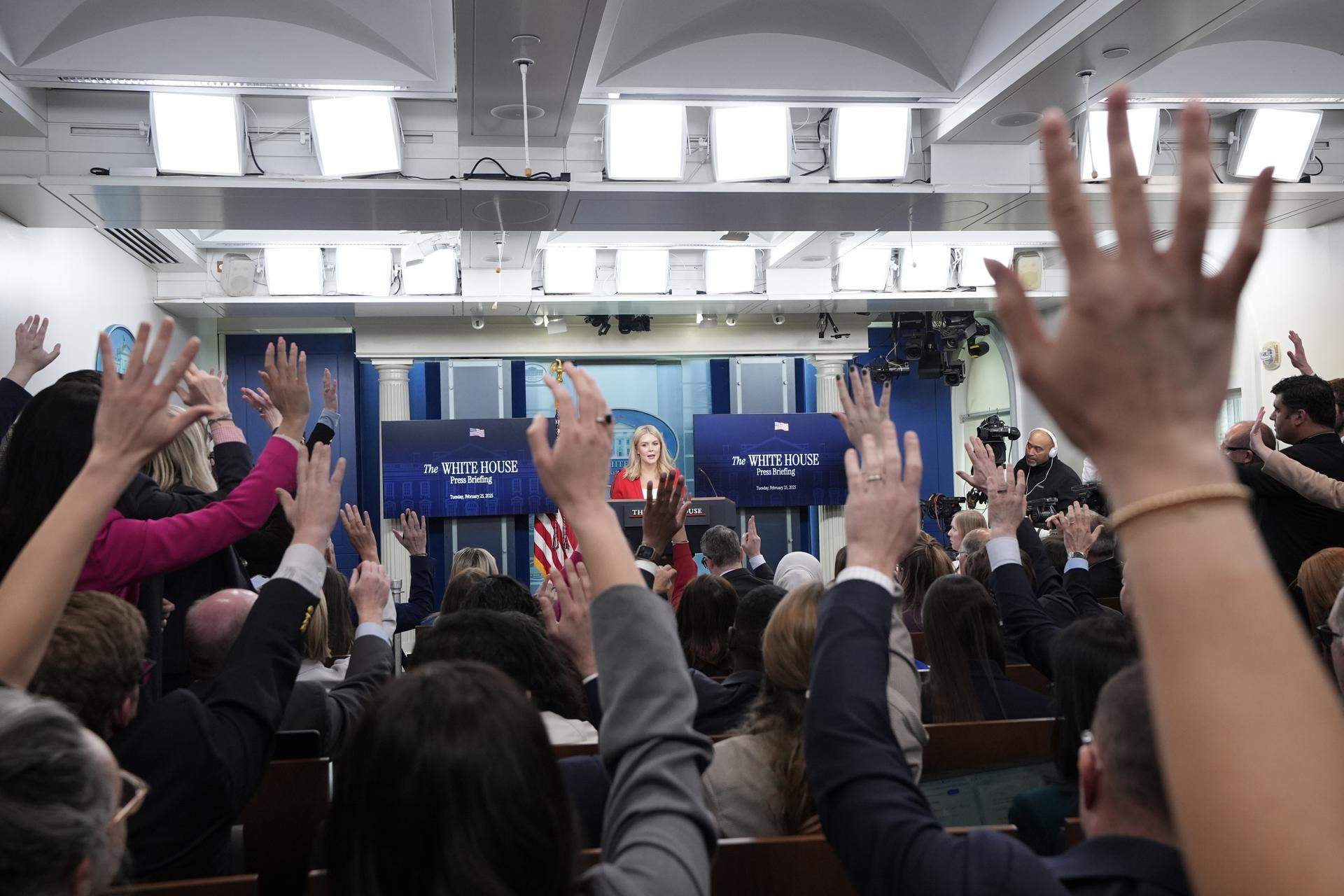 La Casa Blanca asume el control de la prensa: decidirá qué medios pueden preguntar a Trump