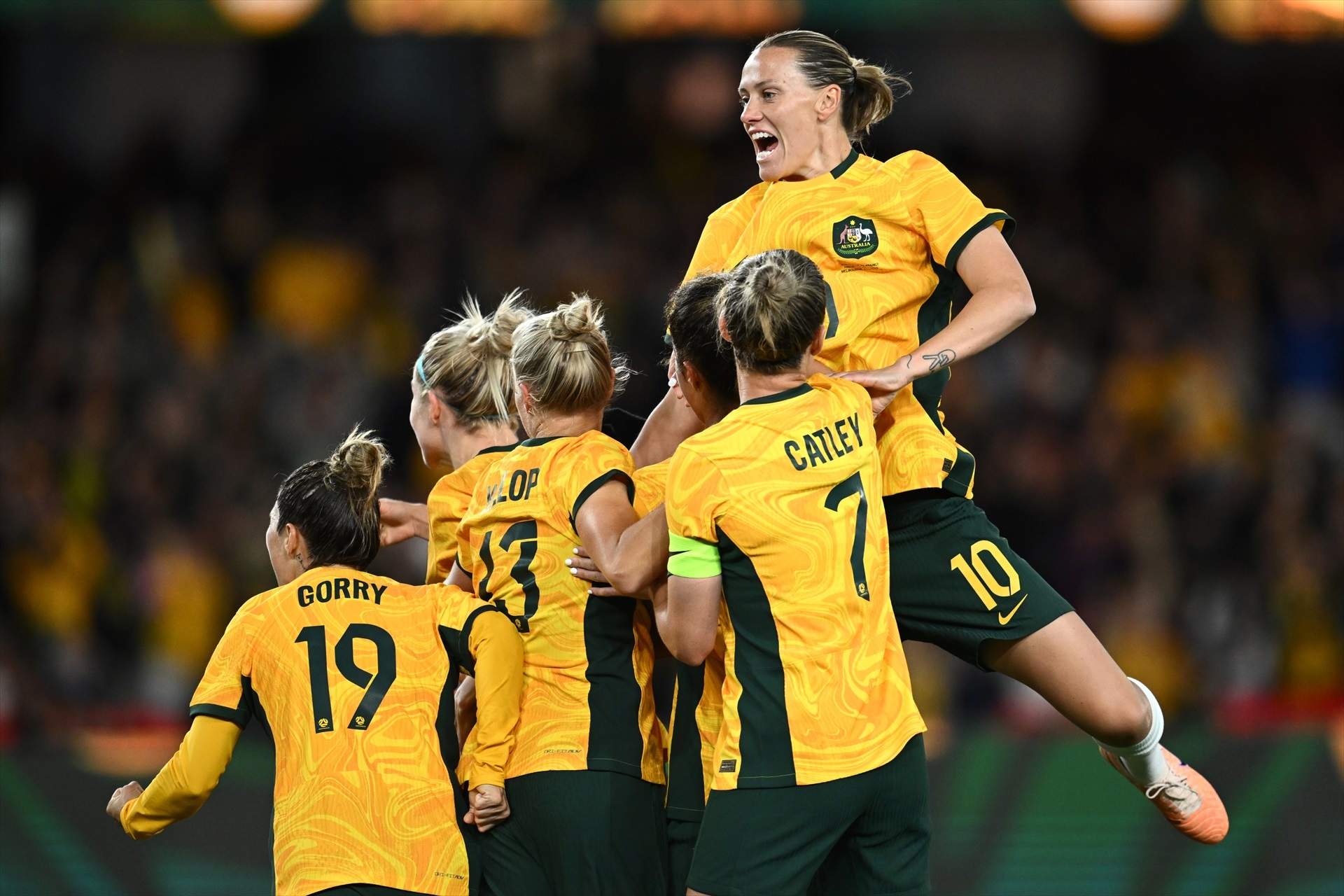 Escàndol al futbol femení australià: "Abans preferiria clavar-me un clau a la punta del penis"